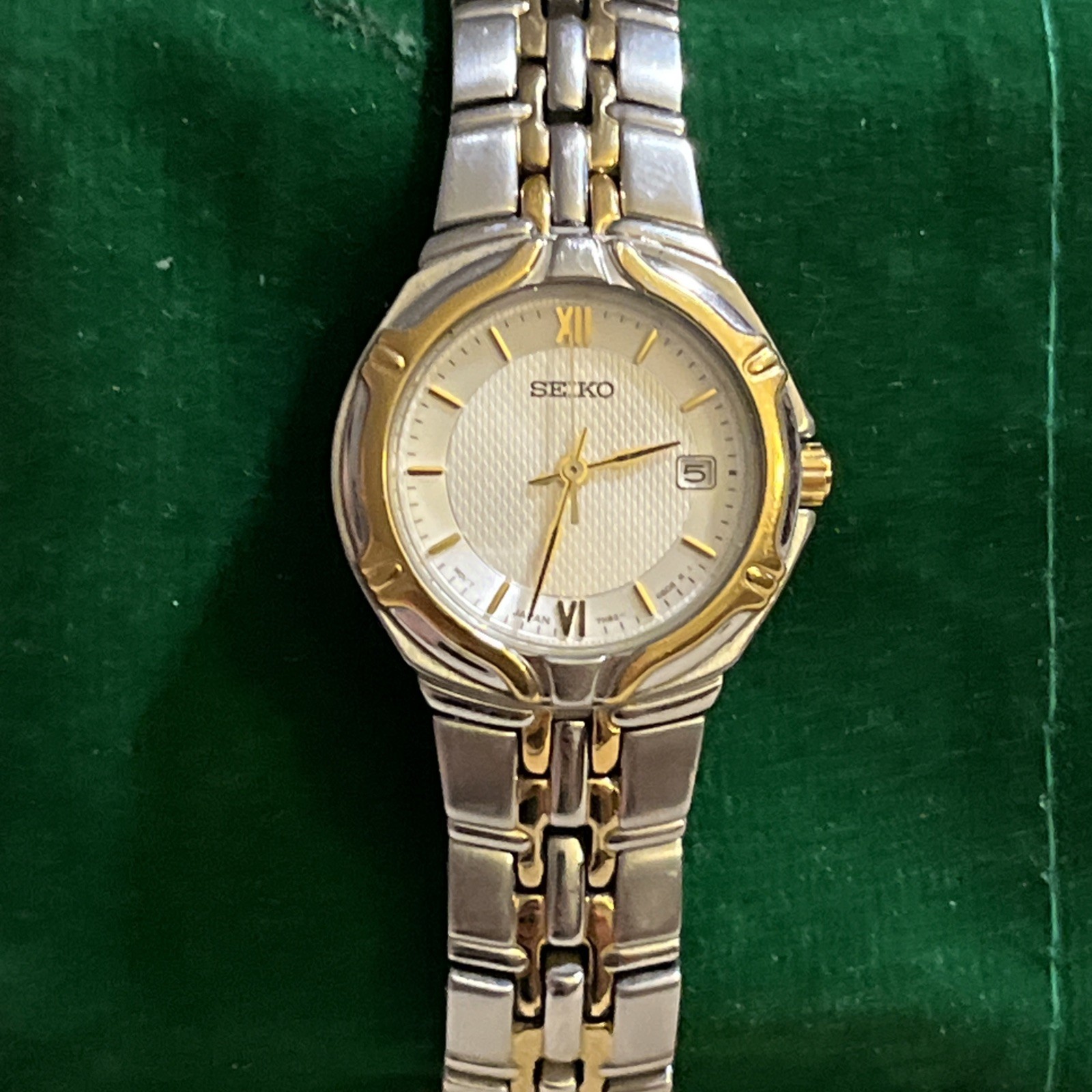 Seiko Women’s Watch SXD646 Quartz Silver Dial Date Two Tone Stainless Steel 26mm