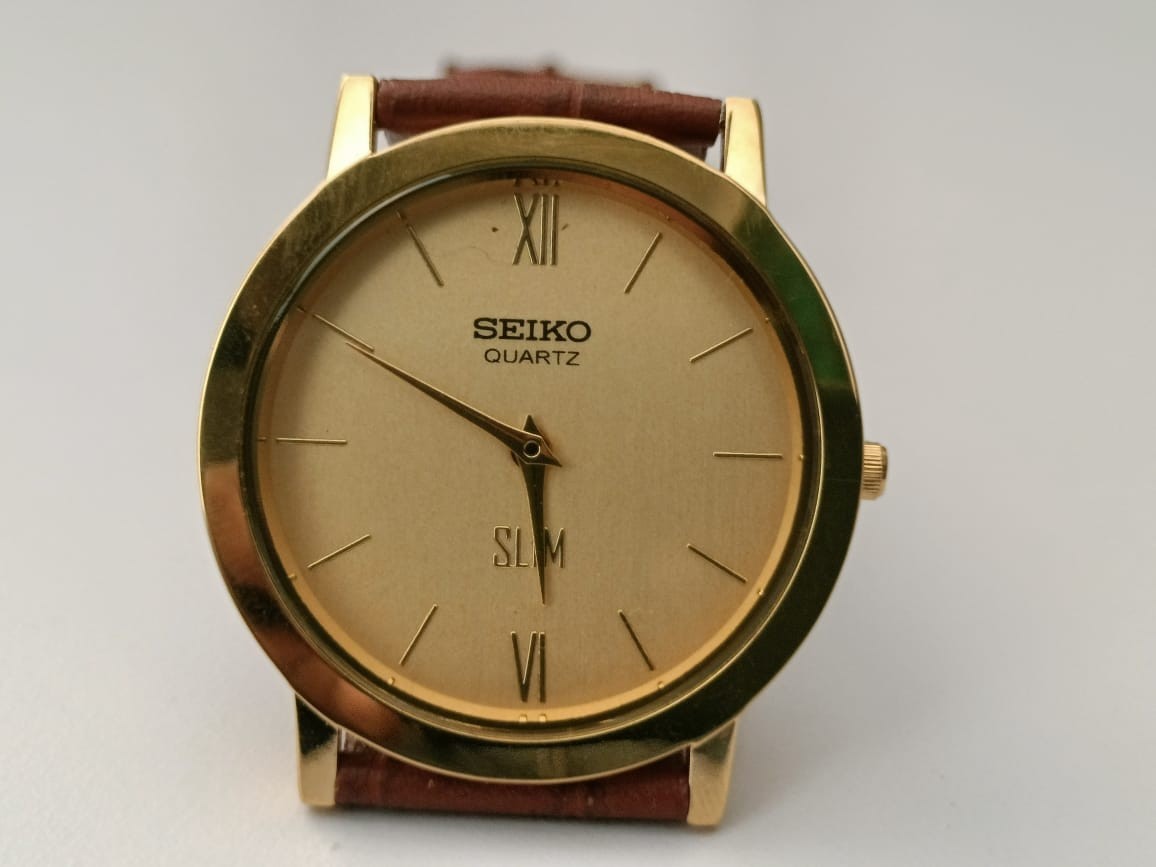 Vintage Seiko Quartz Japan Made White Dial Men’s Wrist Watch Looking Good
