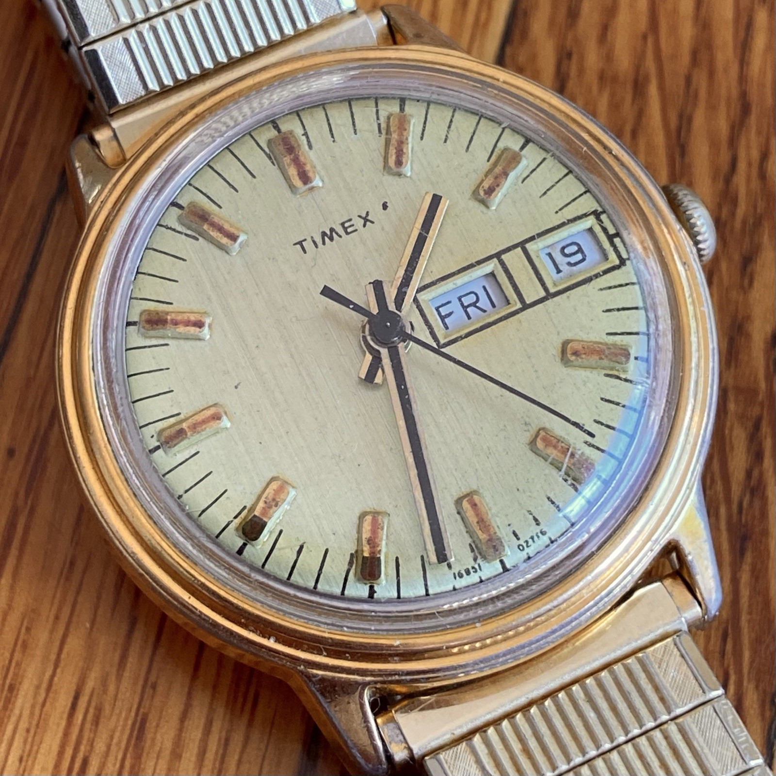 1976 Timex Mercury Day/Date Men’s 35mm Vintage Mechanical Watch Gold Tone