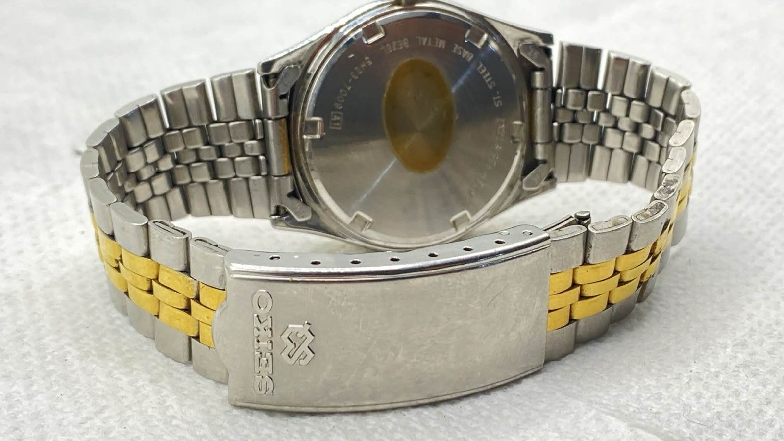 Seiko SQ 5H23-7009 Two Tone Case + Beacelet Silver Dial 34mm Mens Quartz Watch