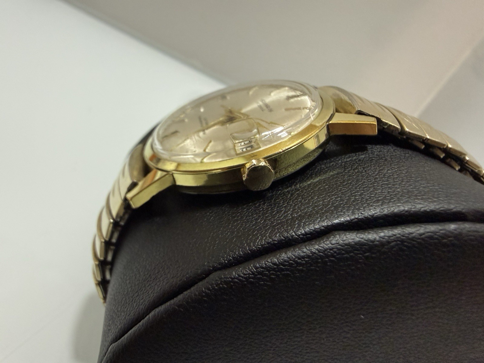 Wakmann Vintage Automatic 17 Jewels Date Gold Tone Silver Dial Bracelet