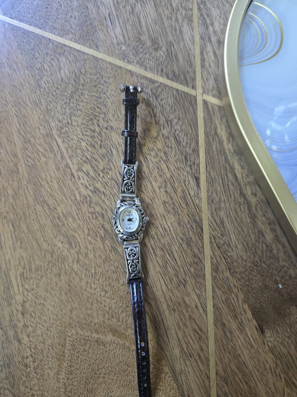 Geneva Women’s Watch Classic Vintage Stylish Classic Design New Battery