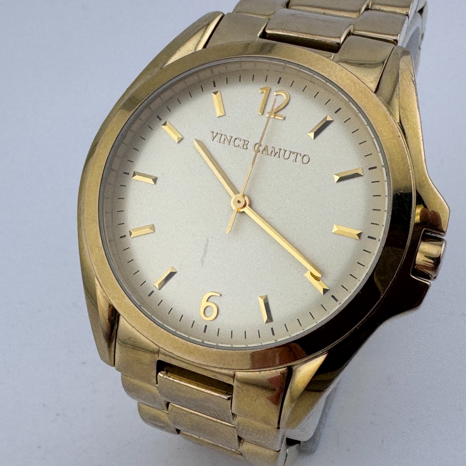 Vince Camuto Quartz Watch VC/5016 Men 30m Gold Tone Steel Analog New Battery 7″