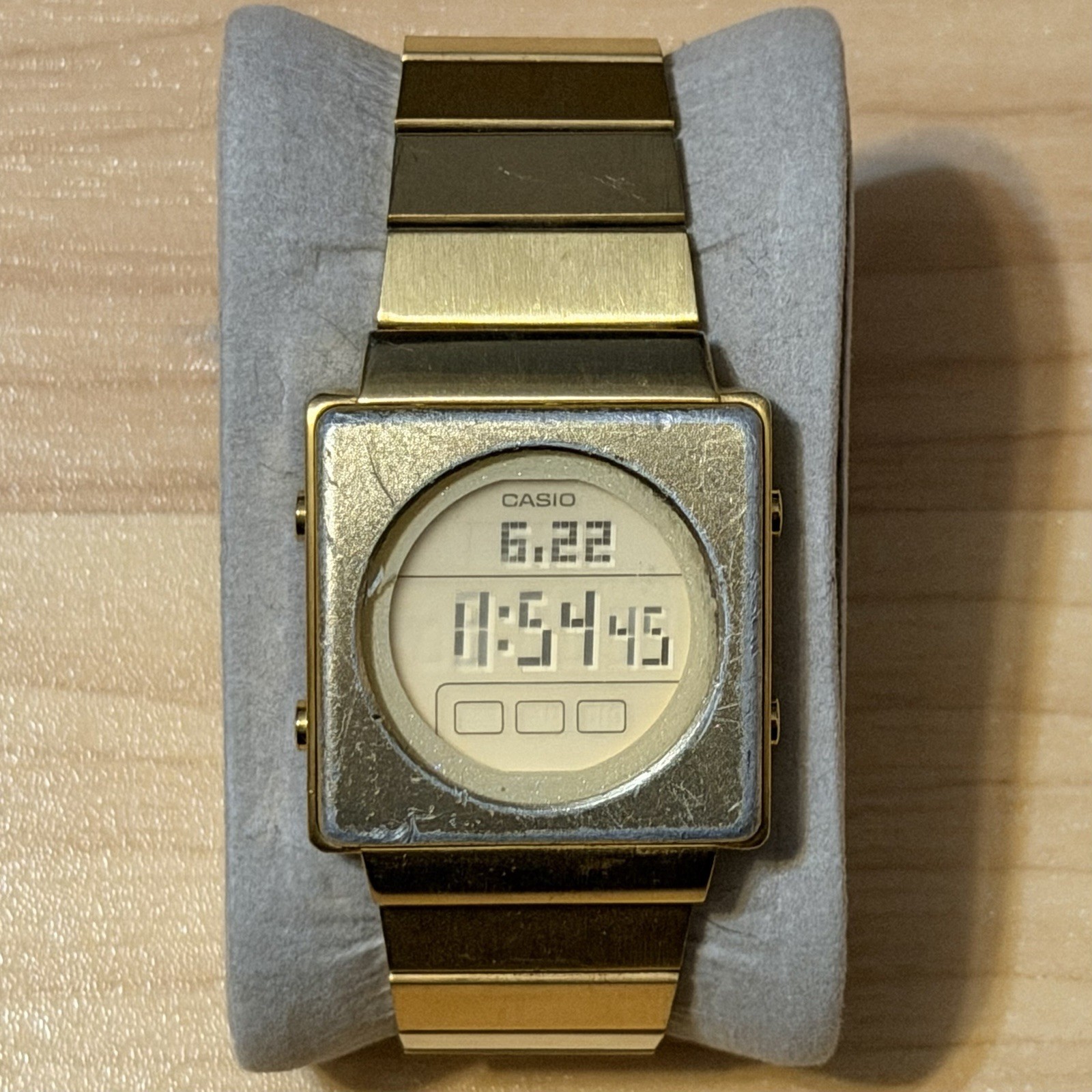 Casio Futurist LA-2002G Vintage Digital Watch 3118 Mod Gold Men’s 2002 *READ*