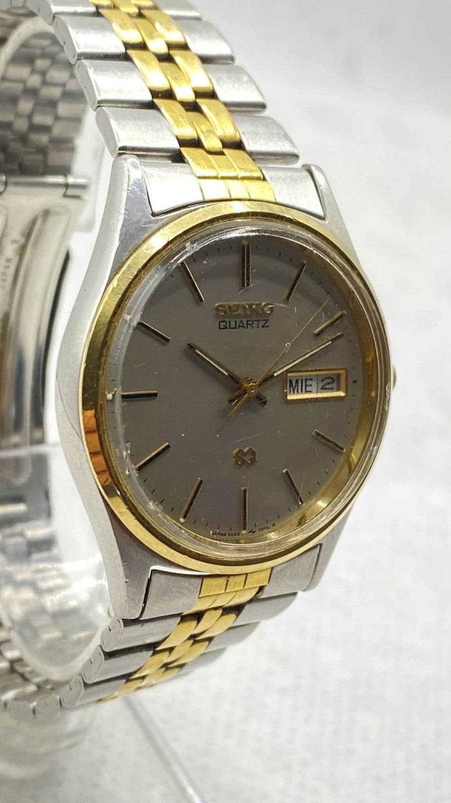 Seiko SQ 5H23-7009 Two Tone Case + Beacelet Silver Dial 34mm Mens Quartz Watch