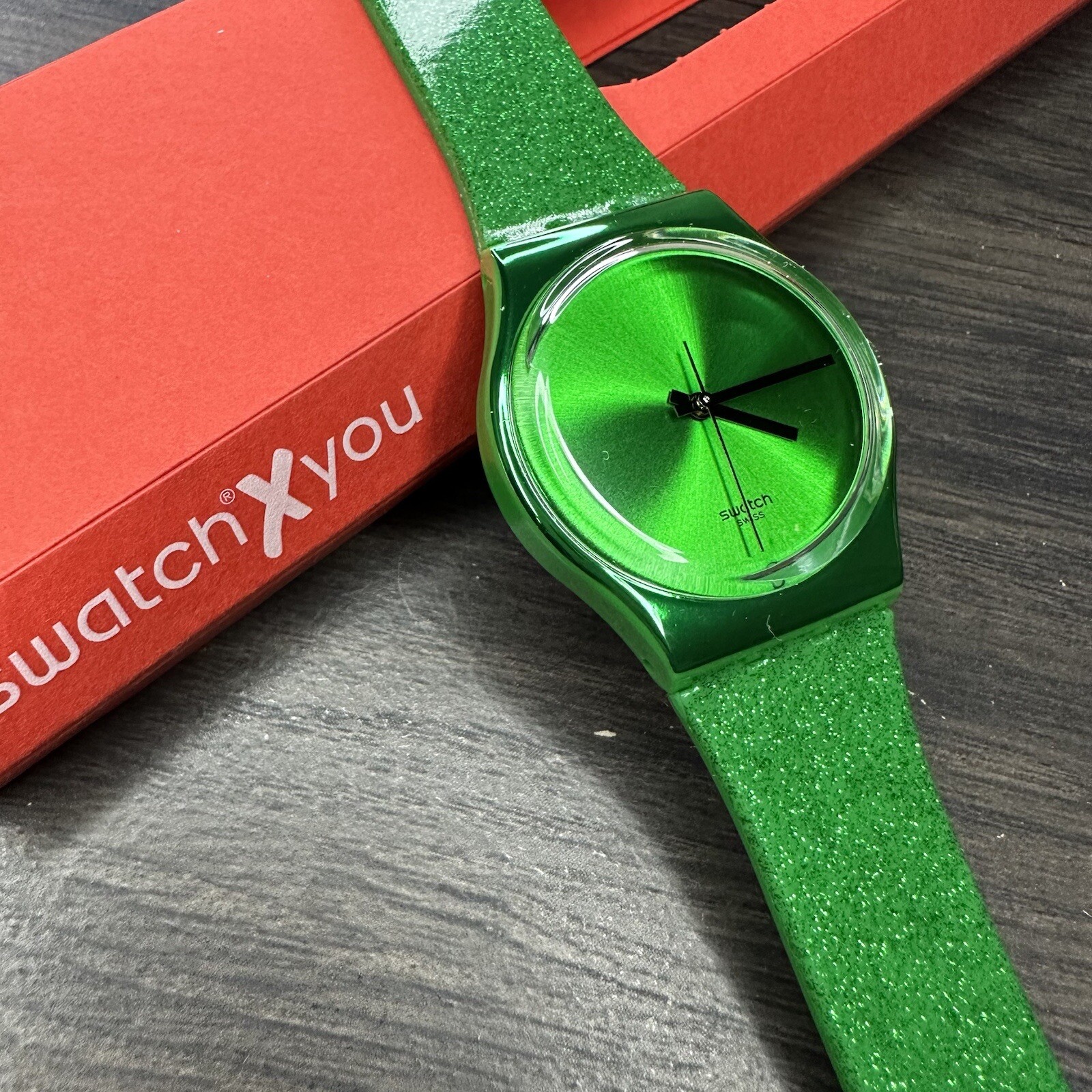 NEW✅ LIMITED EDITION✅ Swatch DEEP SHINE GREEN GG213 Glitter Green Silicon Watch
