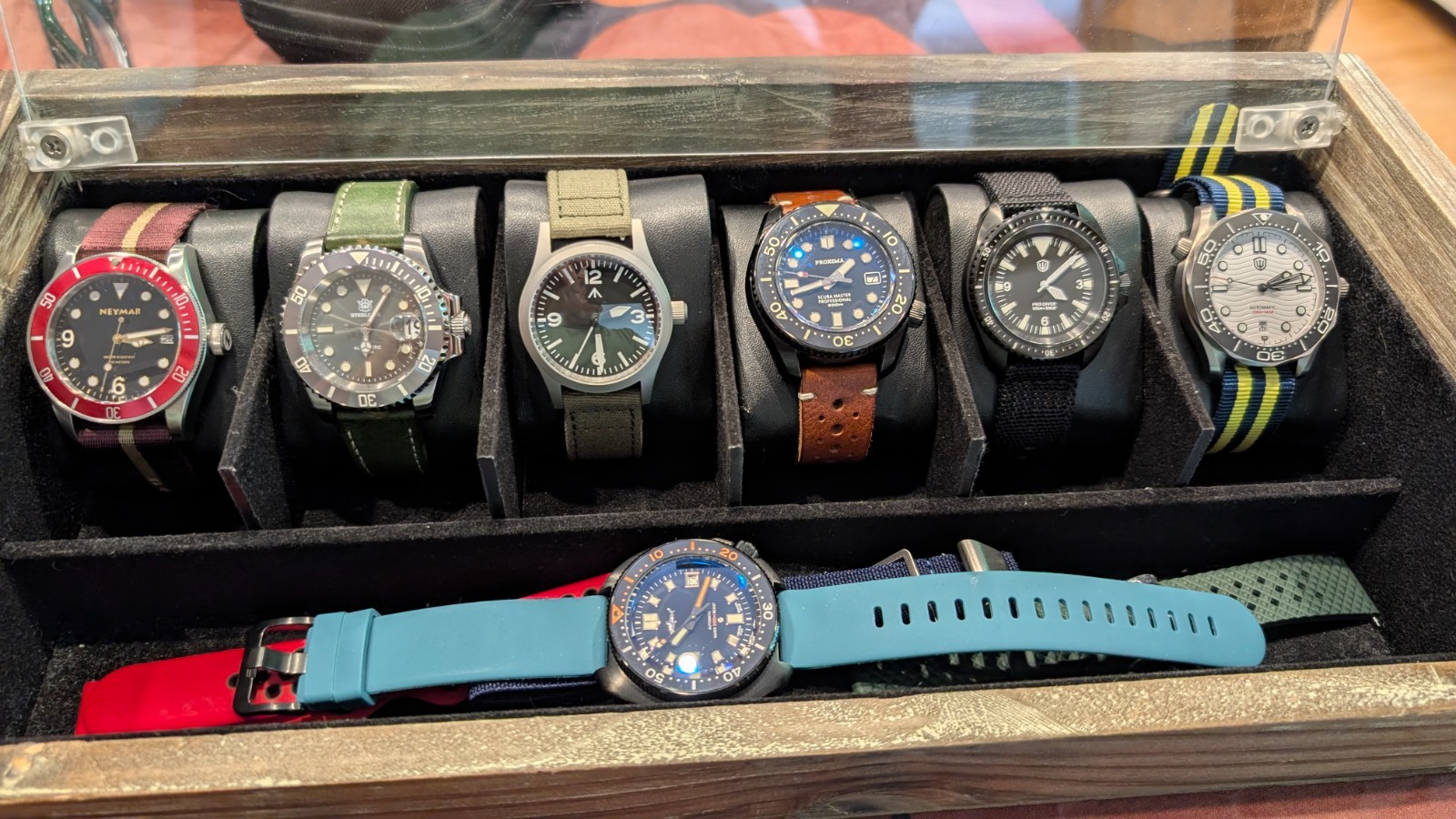 Starter watch collection: 7 Diving, field and military styles; Extra straps