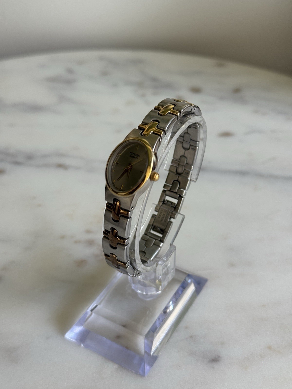 Vintage Citizen 5930 Two-Tone Ladies Watch 17.5mm Stainless Steel Bracelet