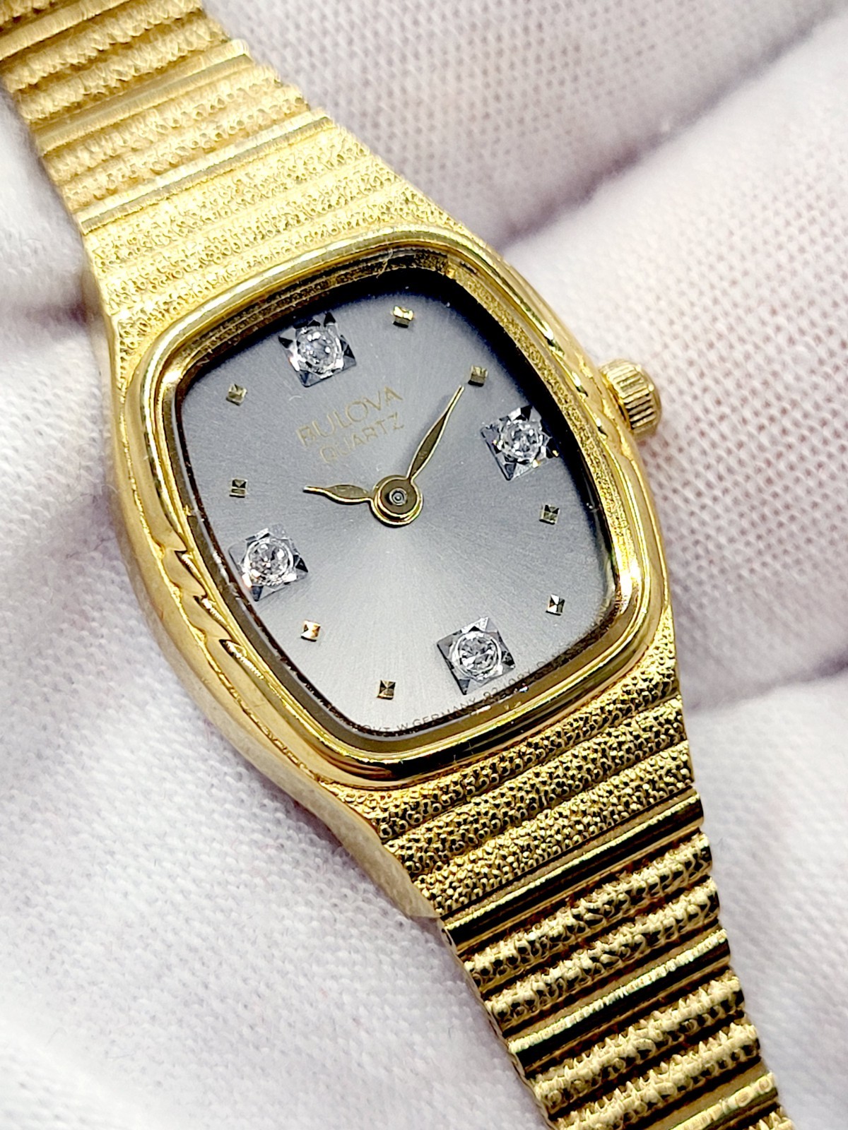 Bulova Women’s Watch 1985 Vintage Diamond Dial Gold Tone Vintage [MINT] 17mm