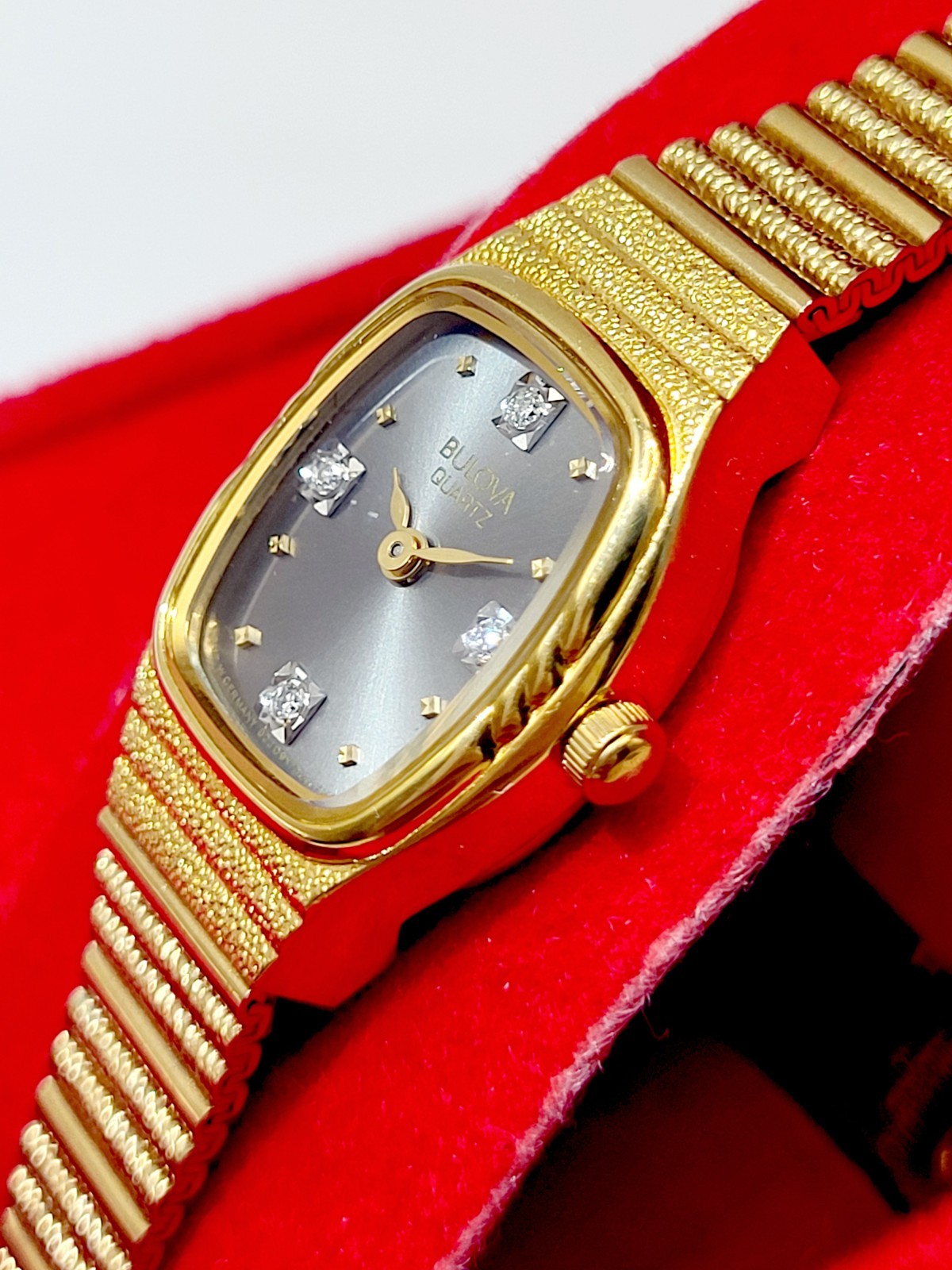 Bulova Women’s Watch 1985 Vintage Diamond Dial Gold Tone Vintage [MINT] 17mm