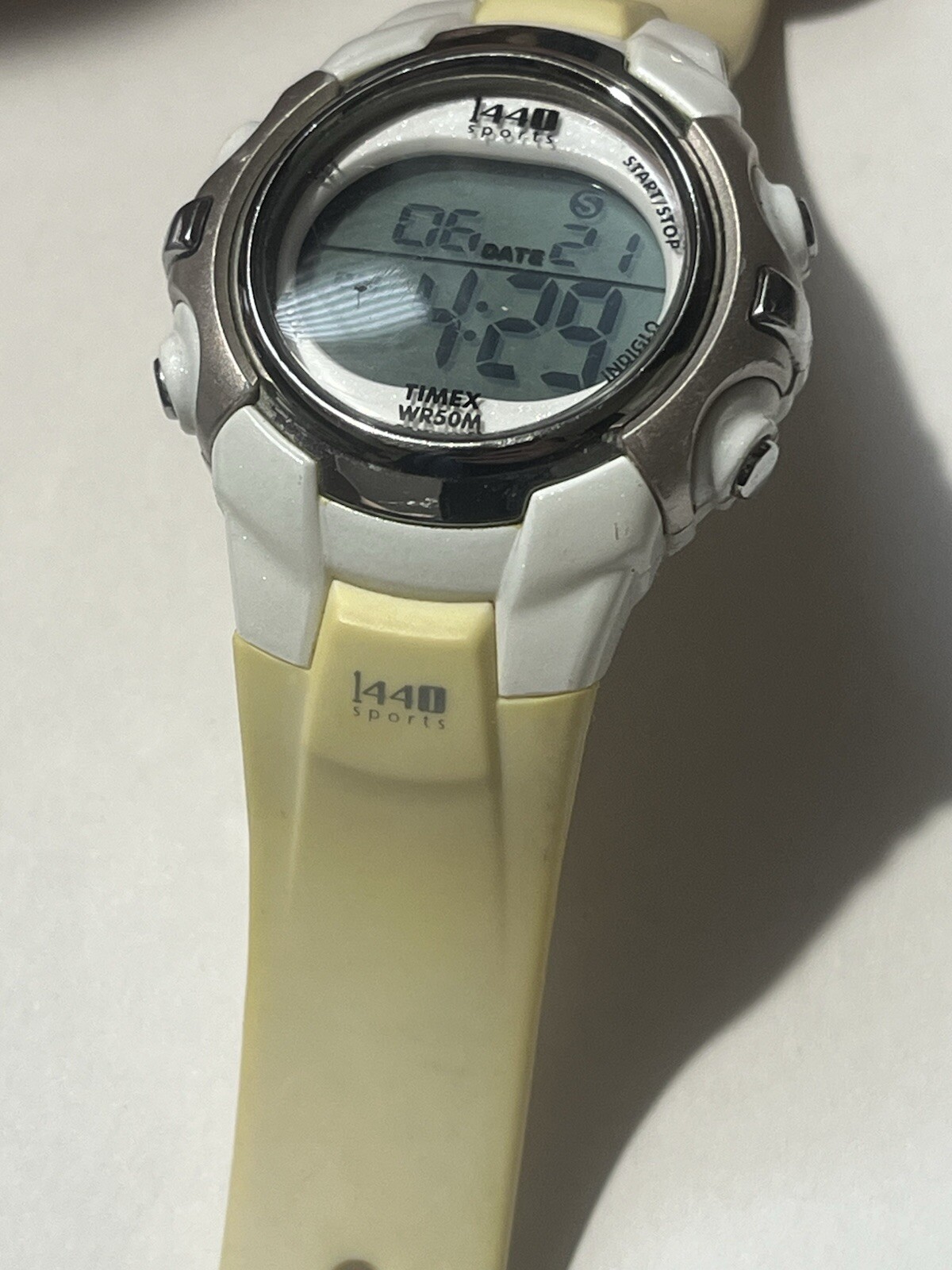 Timex 1440 Sports Indiglo White Resin Plastic Quartz Ladies Watch Unisex