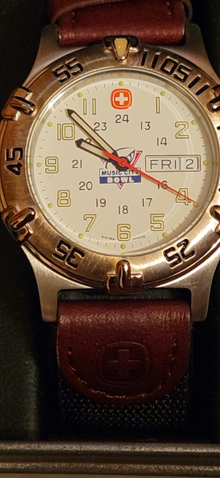 Vtg Wenger SMT Design watch «Music City Bowl» Wvu Vs Ole Miss.