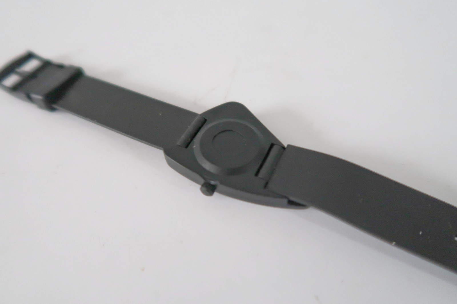 Unique Triangular Watch Features a KABUKI / Kumadori Mask Design