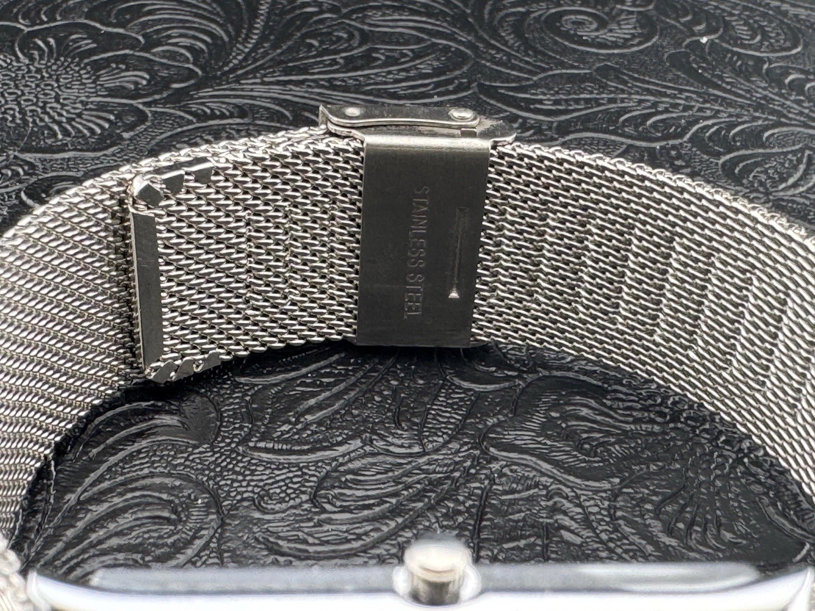 RED DIAL WITH SILVER CASE Vintage Seiko Slim Quartz Men’s Wrist Watch