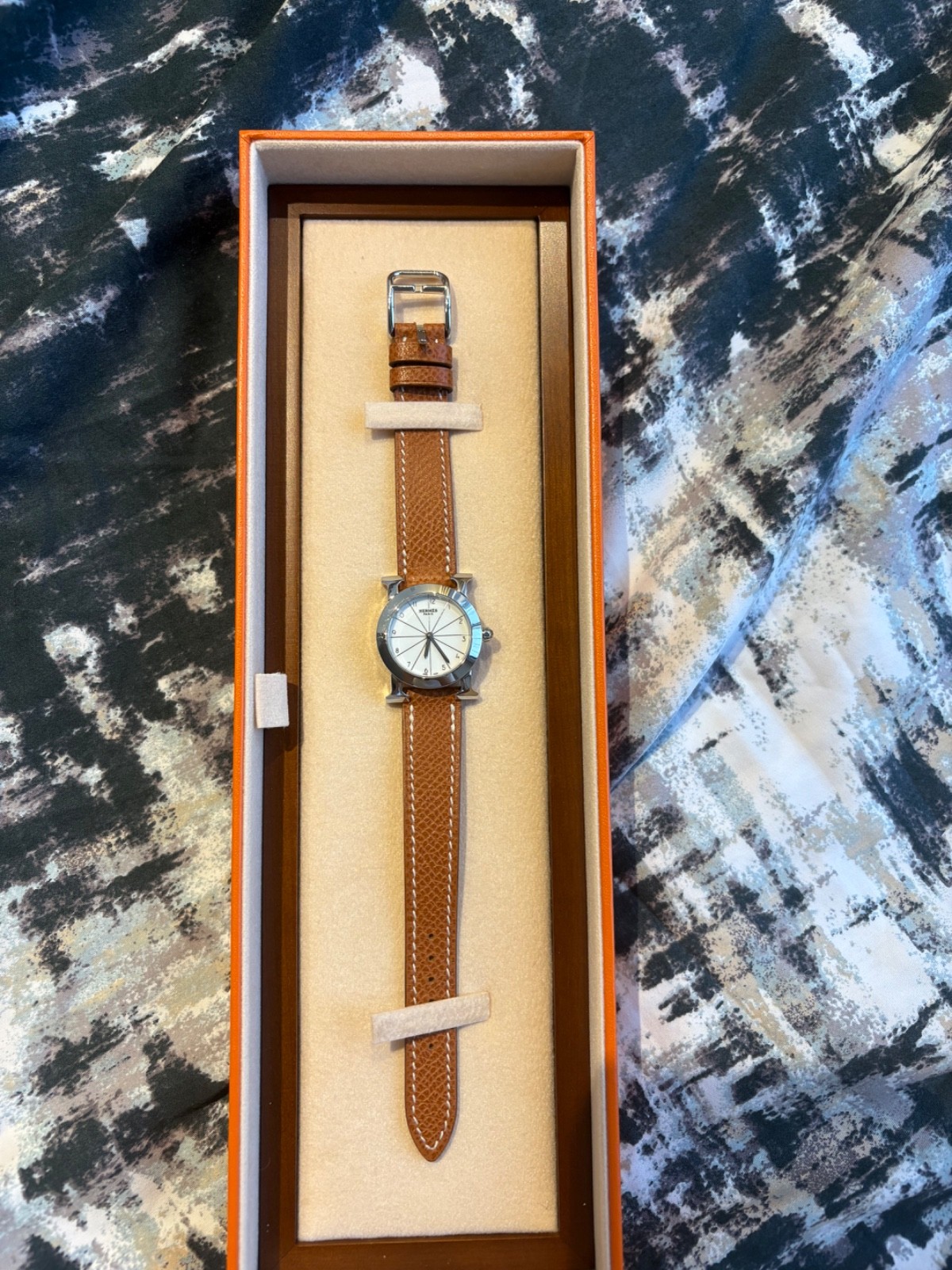 Hermes H Ronde HR1.210 Stainless Steel Watch with Gold Epsom Strap – Full Set
