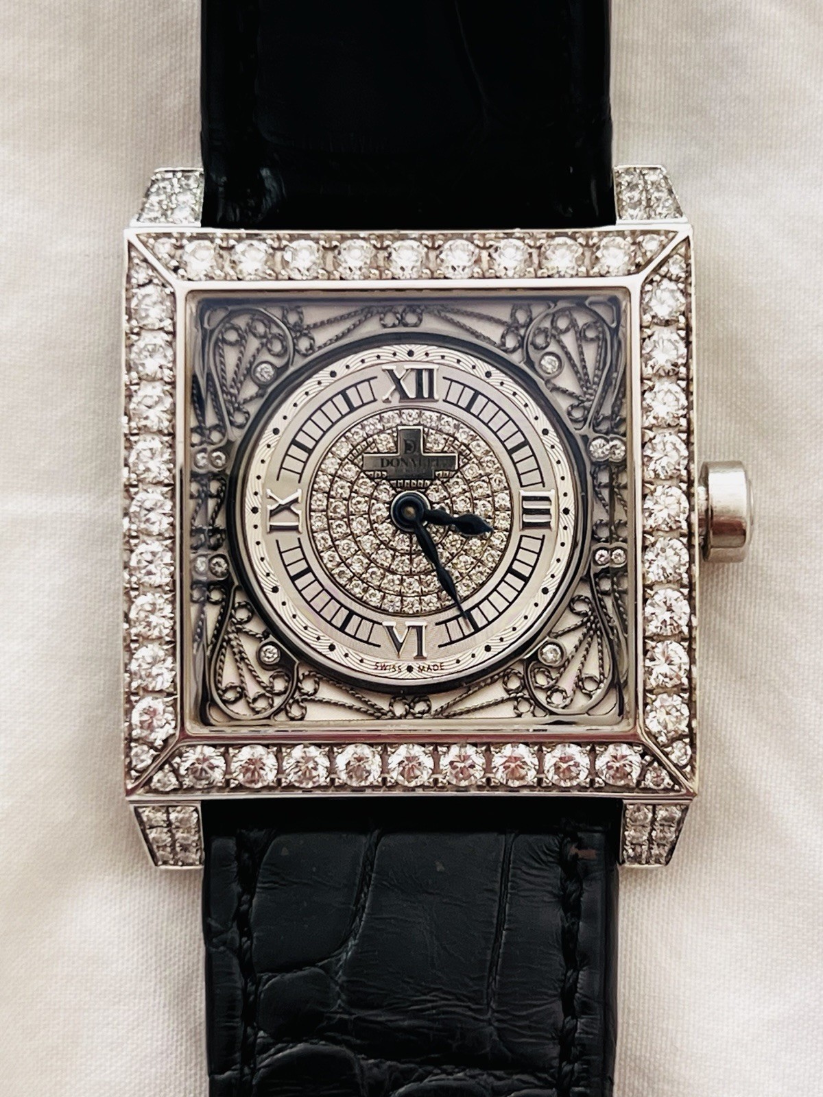 18k solid womens gold with diamond watch