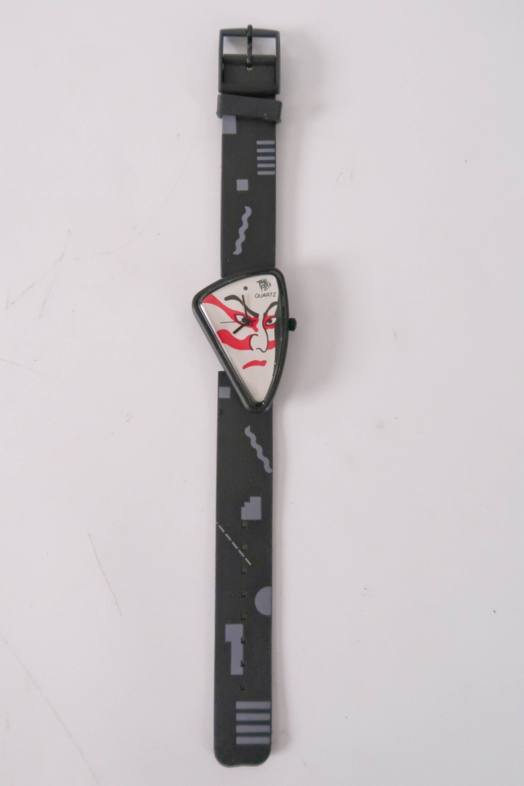 Unique Triangular Watch Features a KABUKI / Kumadori Mask Design