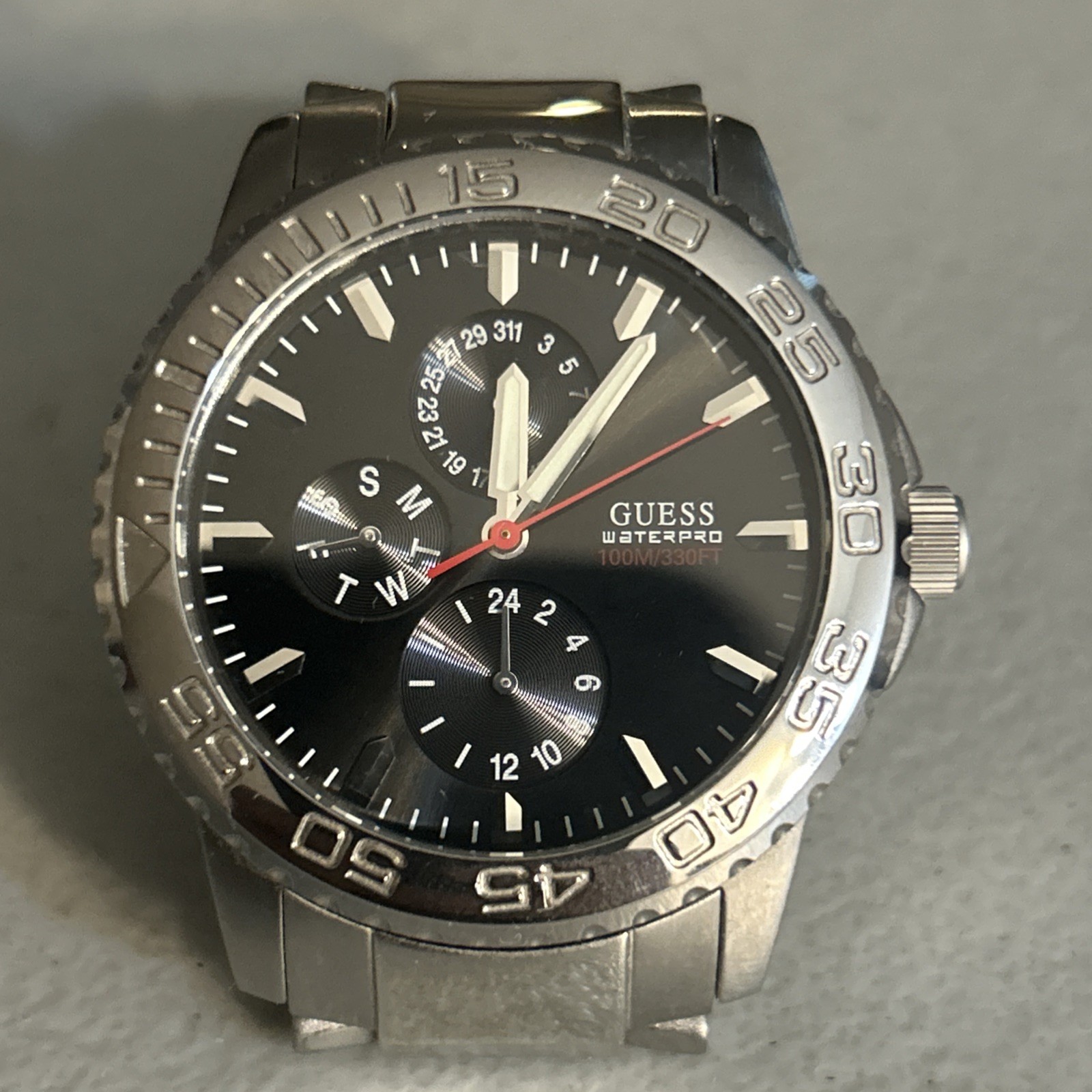 Vintage Guess Men’s Watch Big Wrist 100m 330ft New Battery VGUC G95377g HEAVY