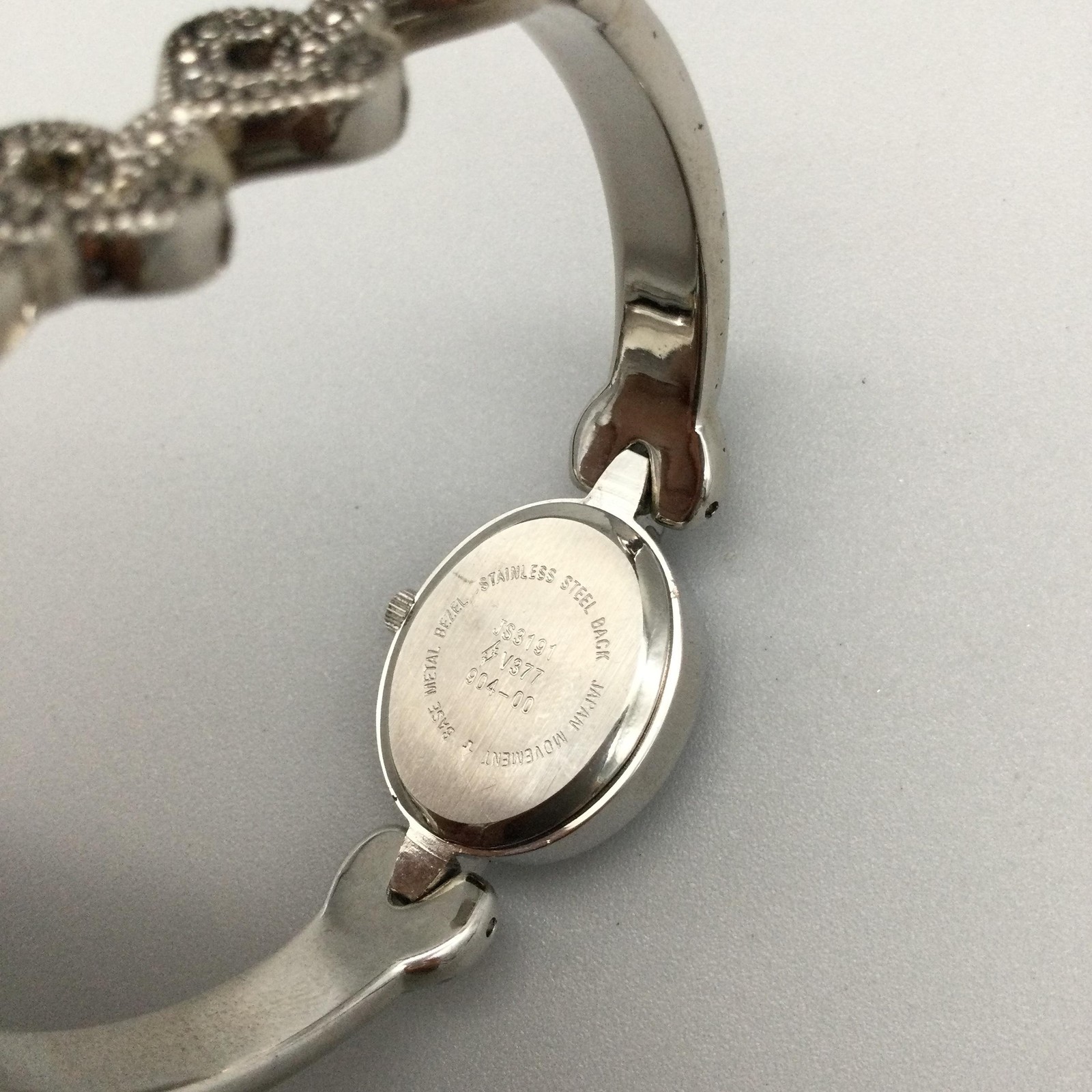 Jaclyn Smith Womens Watch 19mm MOP Silver Tone Hearts Bracelet New Battery 6.25″