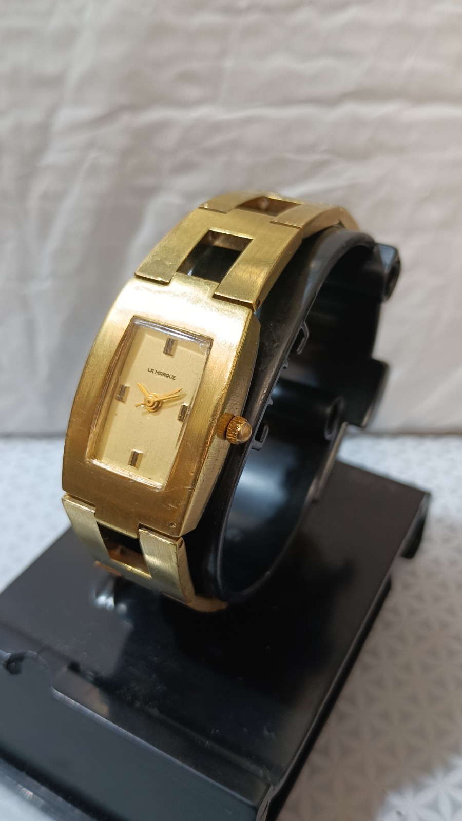 LE MARQUE Vintage Women’s Watch Gold Tone Quartz 18 mm