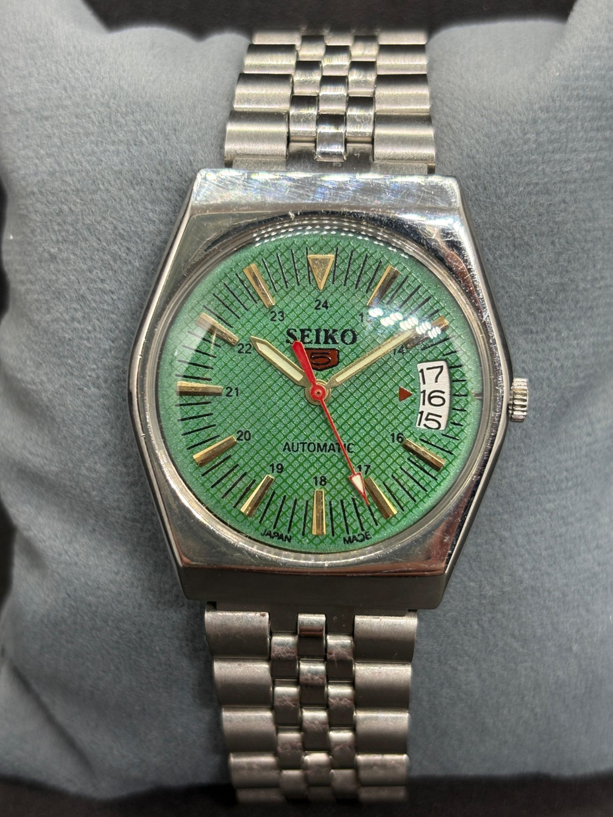 Vintage Refurbished Seiko 5 Automatic Day/Date Japan Made Men’s Wrist Watch