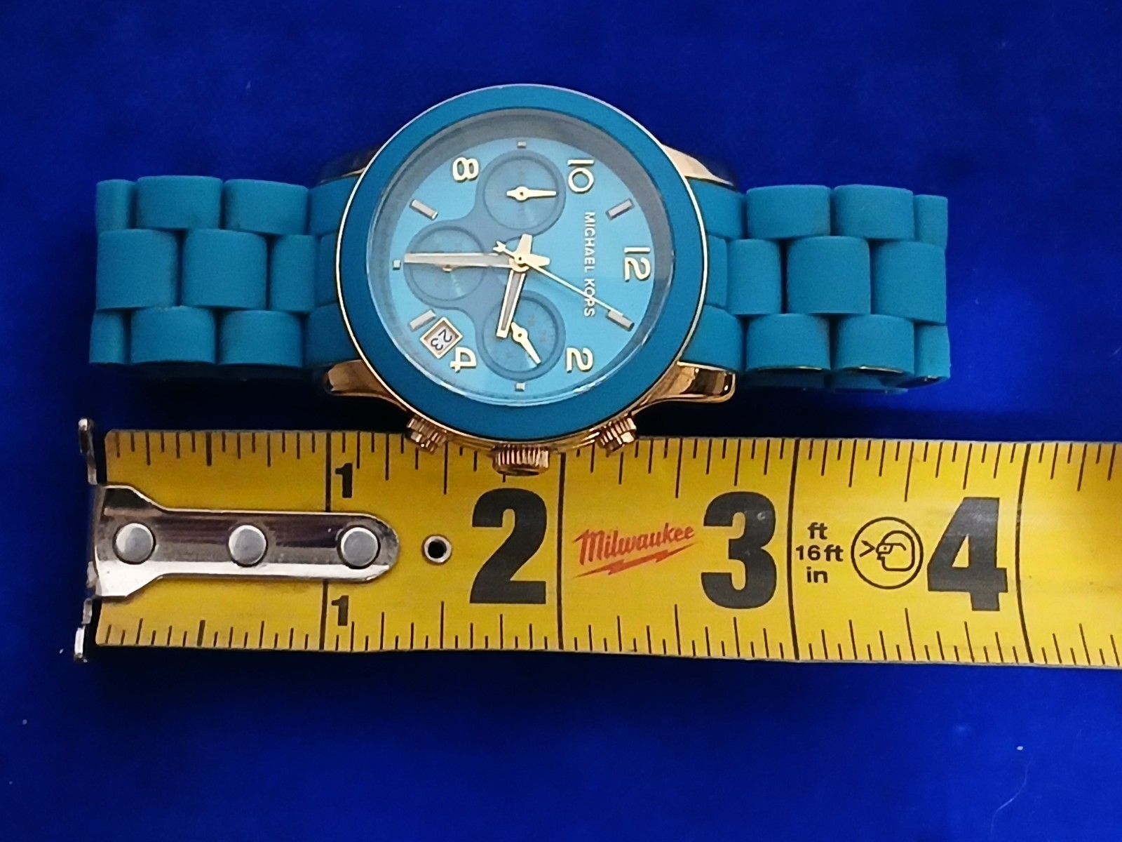 Michael Kors Blue Band Gold Tone Wrist Watch Rubber Metal MK 5266