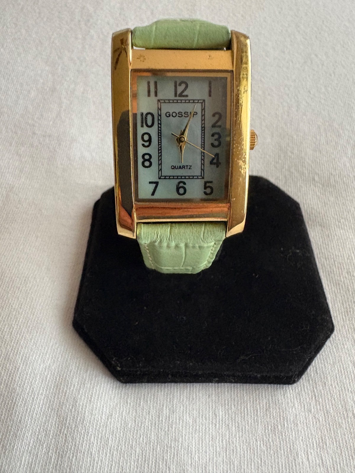 Gossip GSP231C Mother of Pearl Gold Tone Quartz Watch Green Band NEW Battery#146