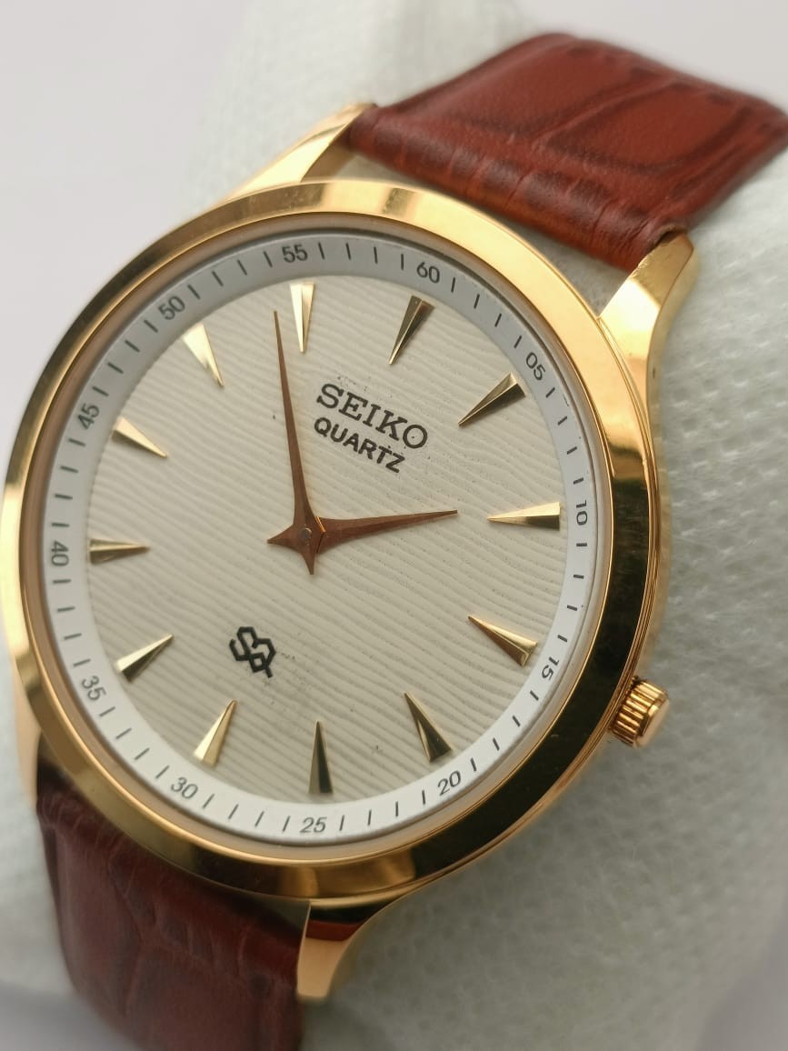 Vintage Seiko Quartz Japan Made White Dial Men’s Wrist Watch Looking Good