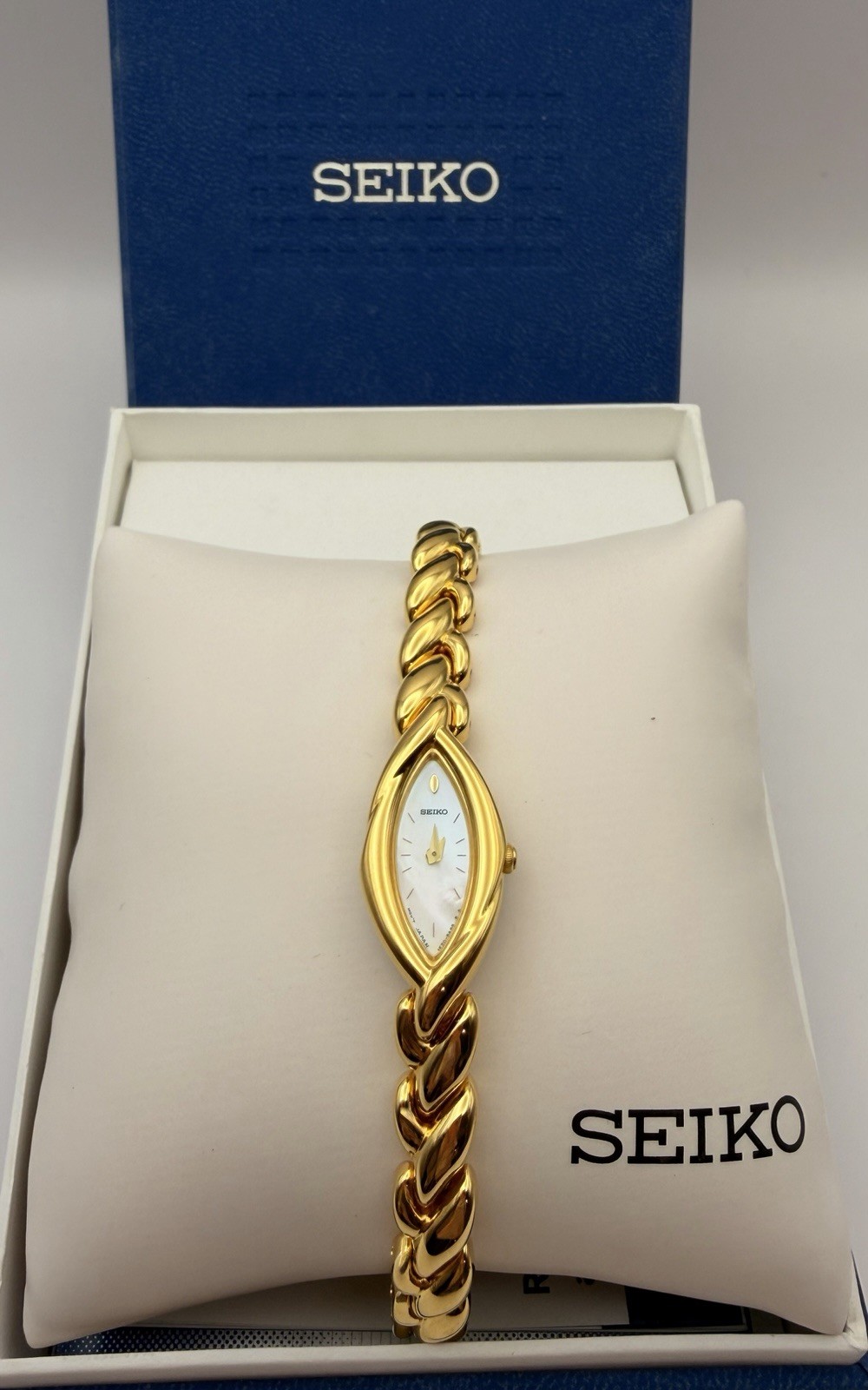 Seiko Women’s 4N00-6739 Vintage Gold Link Quartz Watch Mother-of-Pearl Dial