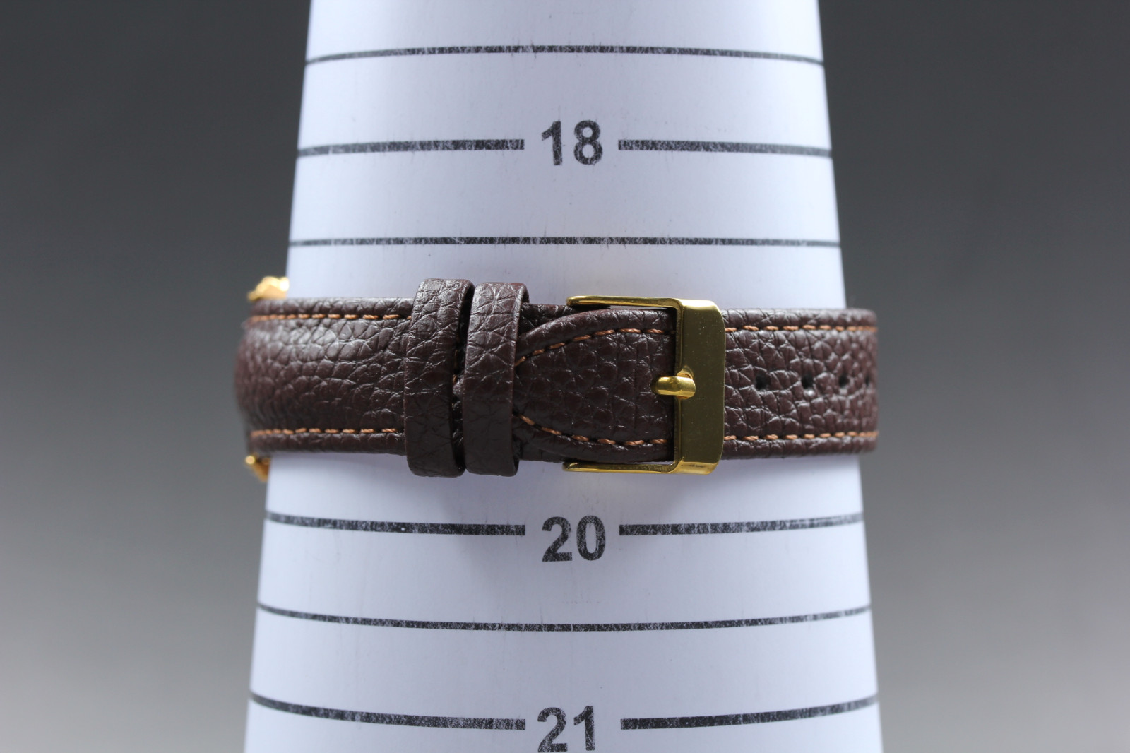 [N MINT] Longines L4.689.2 24mm Gold Dial Small Seconds Tank Quartz Men’s Watch