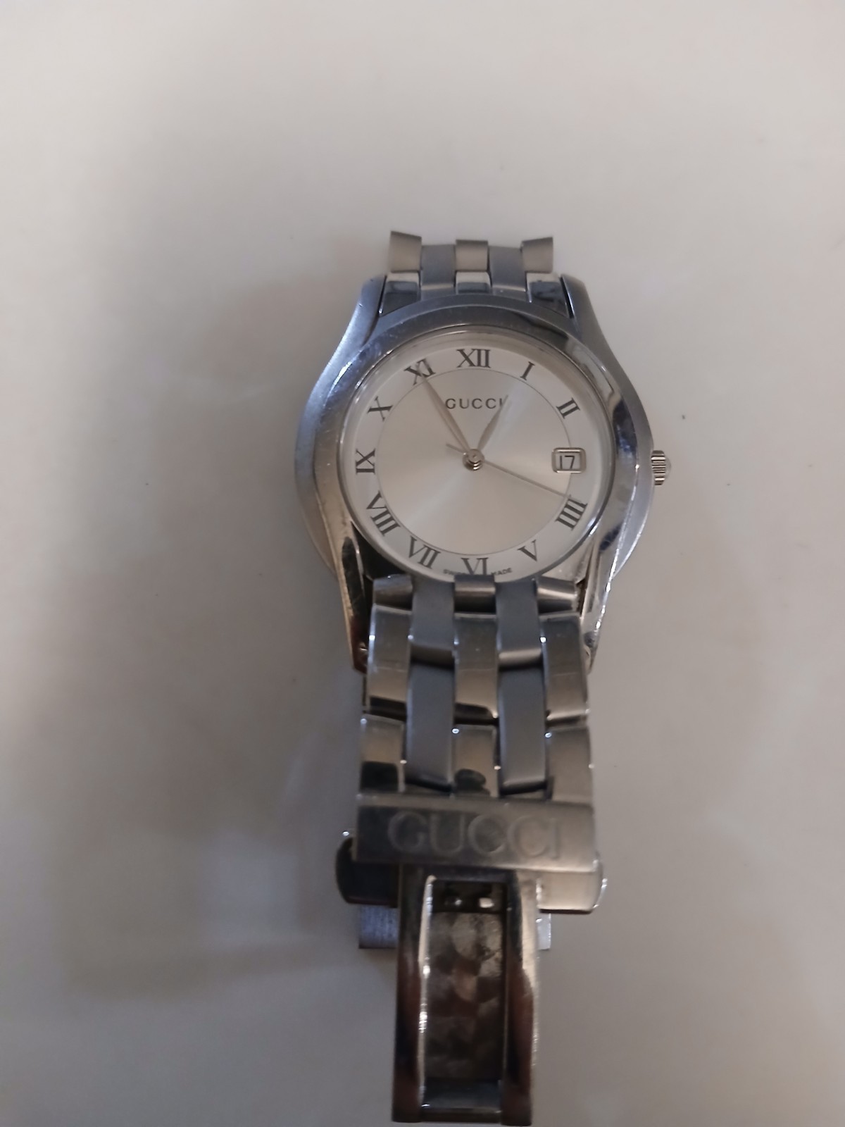 Gucci 5500M Unisex Wristwatch Stainless Steel Silver Roman Numerals Date