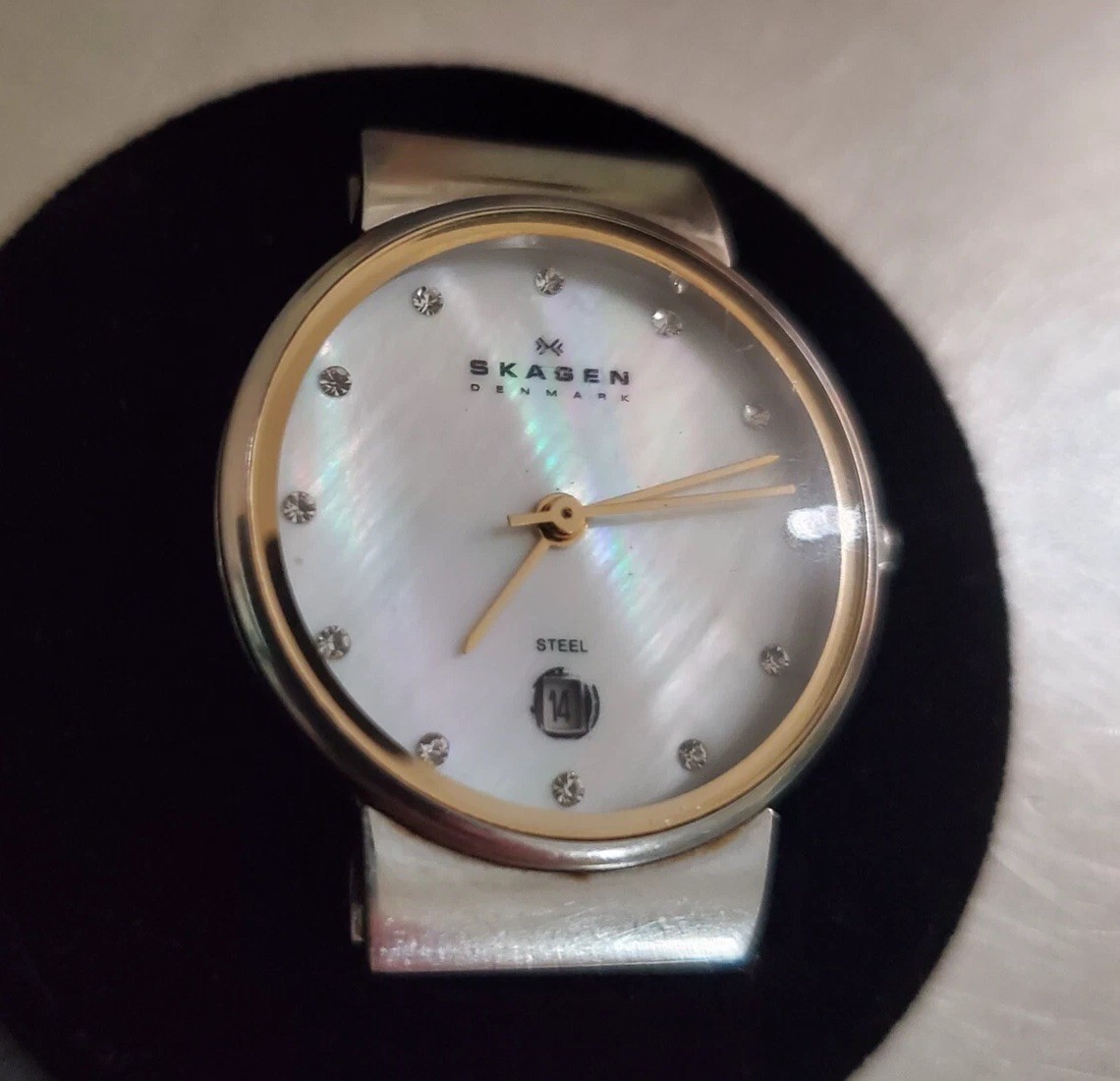 Skagen Women’s Watch Vintage Date Analog Quartz MOP Dial Gemmed Indices 26 mm