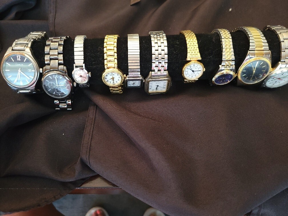 Mixed Lot of 10 Vintage Men’s & Women’s Watches Various Brands Untested