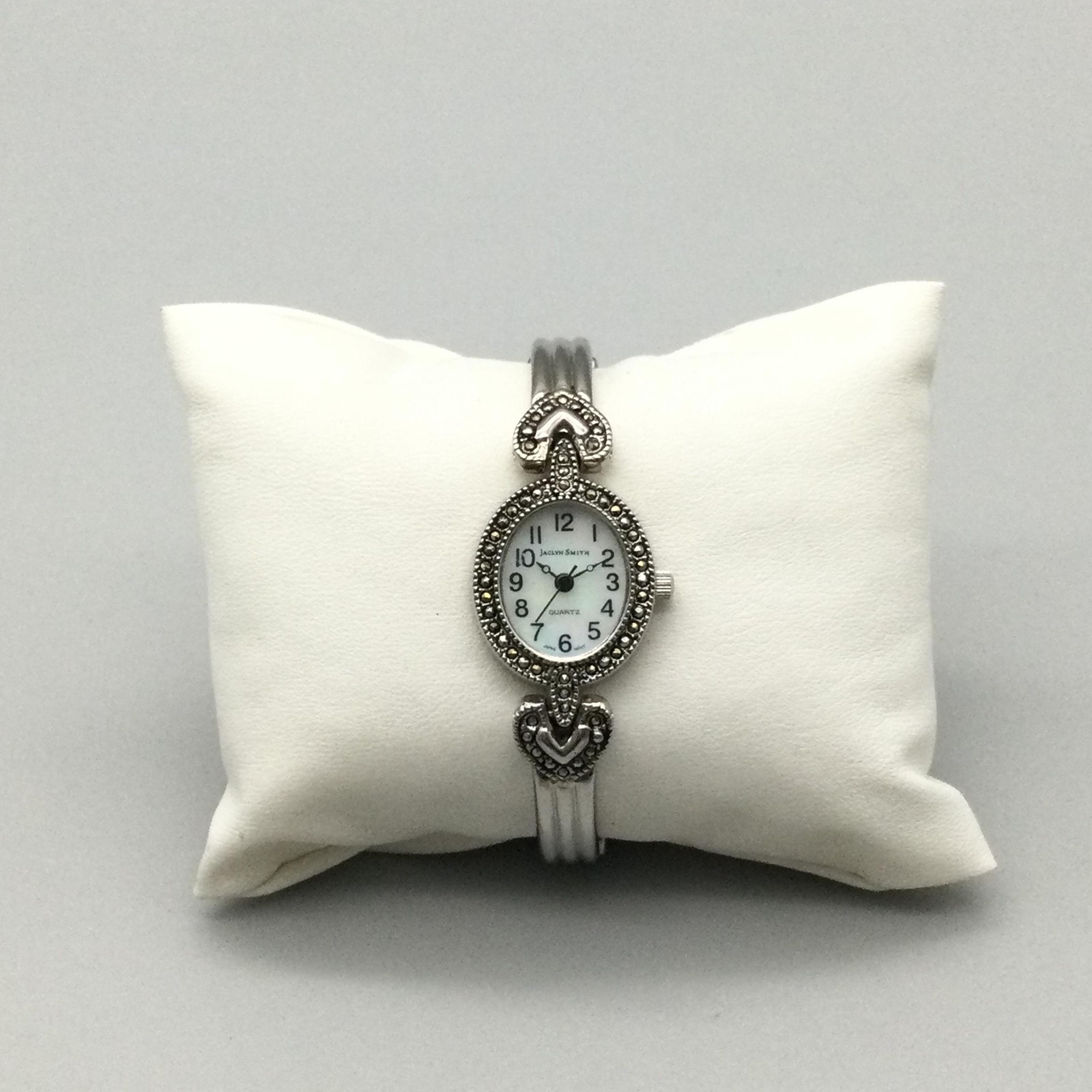 Jaclyn Smith Womens Watch 19mm MOP Silver Tone Hearts Bracelet New Battery 6.25″