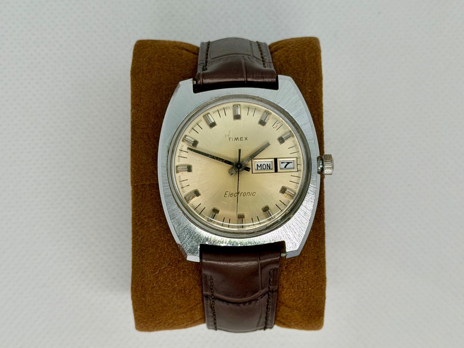Vintage Timex Electronic Day Date Cushion Watch 1970s Runs New Battery Strap