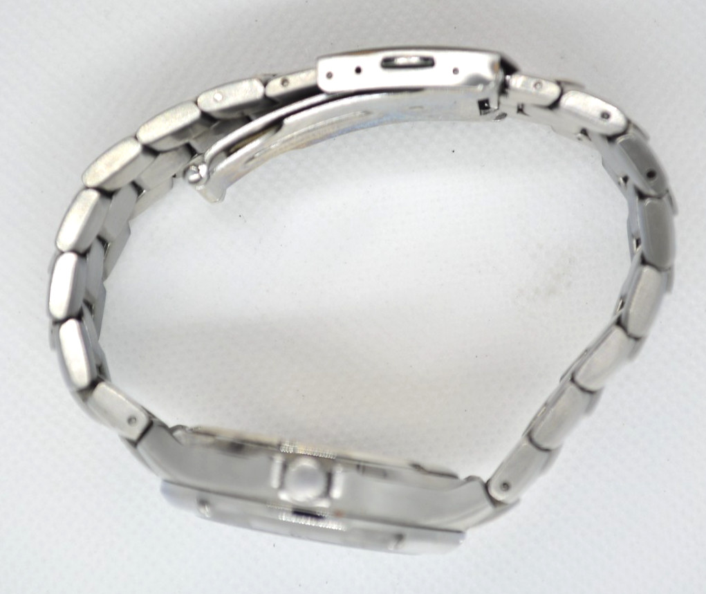 GUESS G65220G Waterpro Silver Tone Men’s Wristwatch Stainless Steel Bracelet