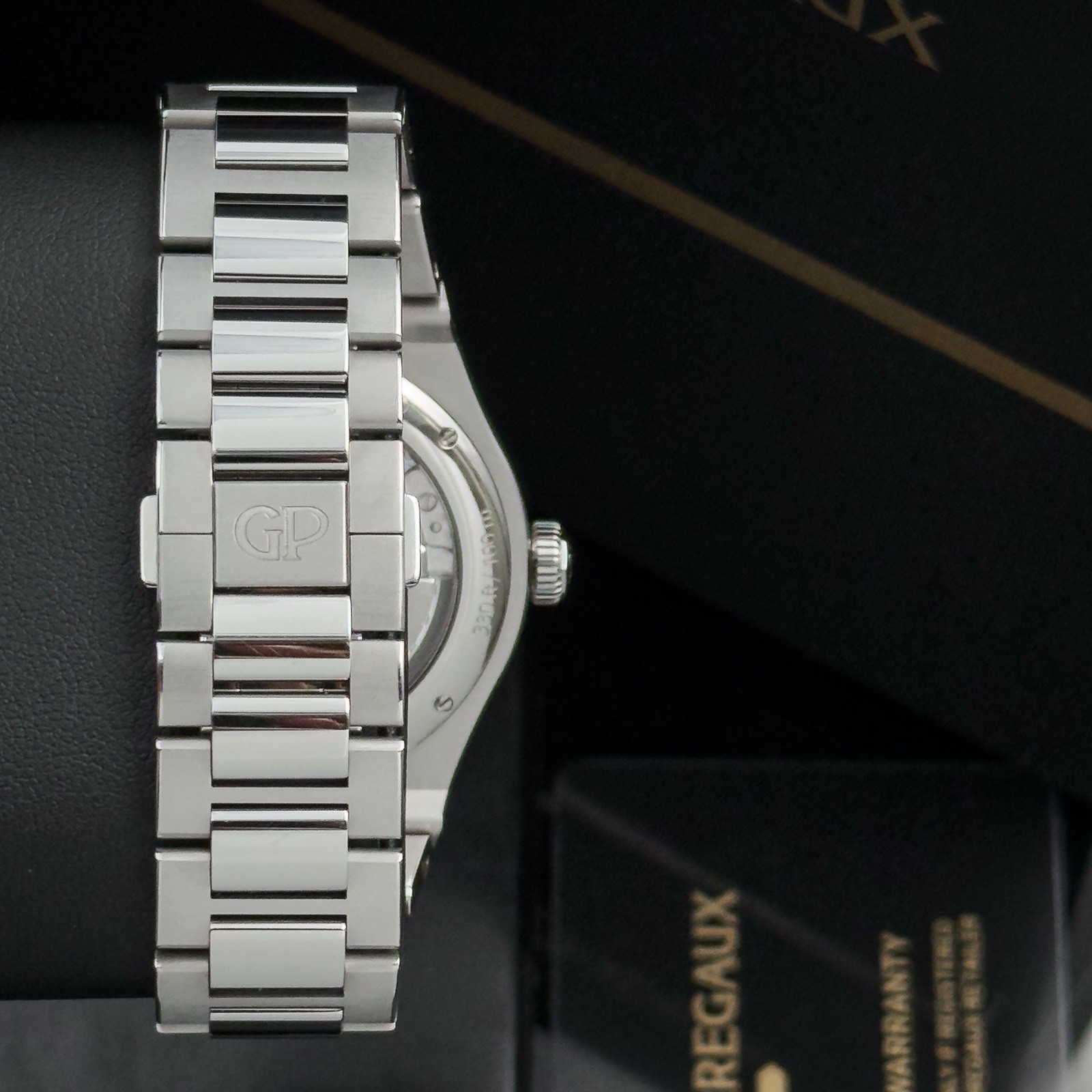 2025 Girard-Perregaux Laureato Green Dail 42mm 81010-11-3153-1CM Complete Set