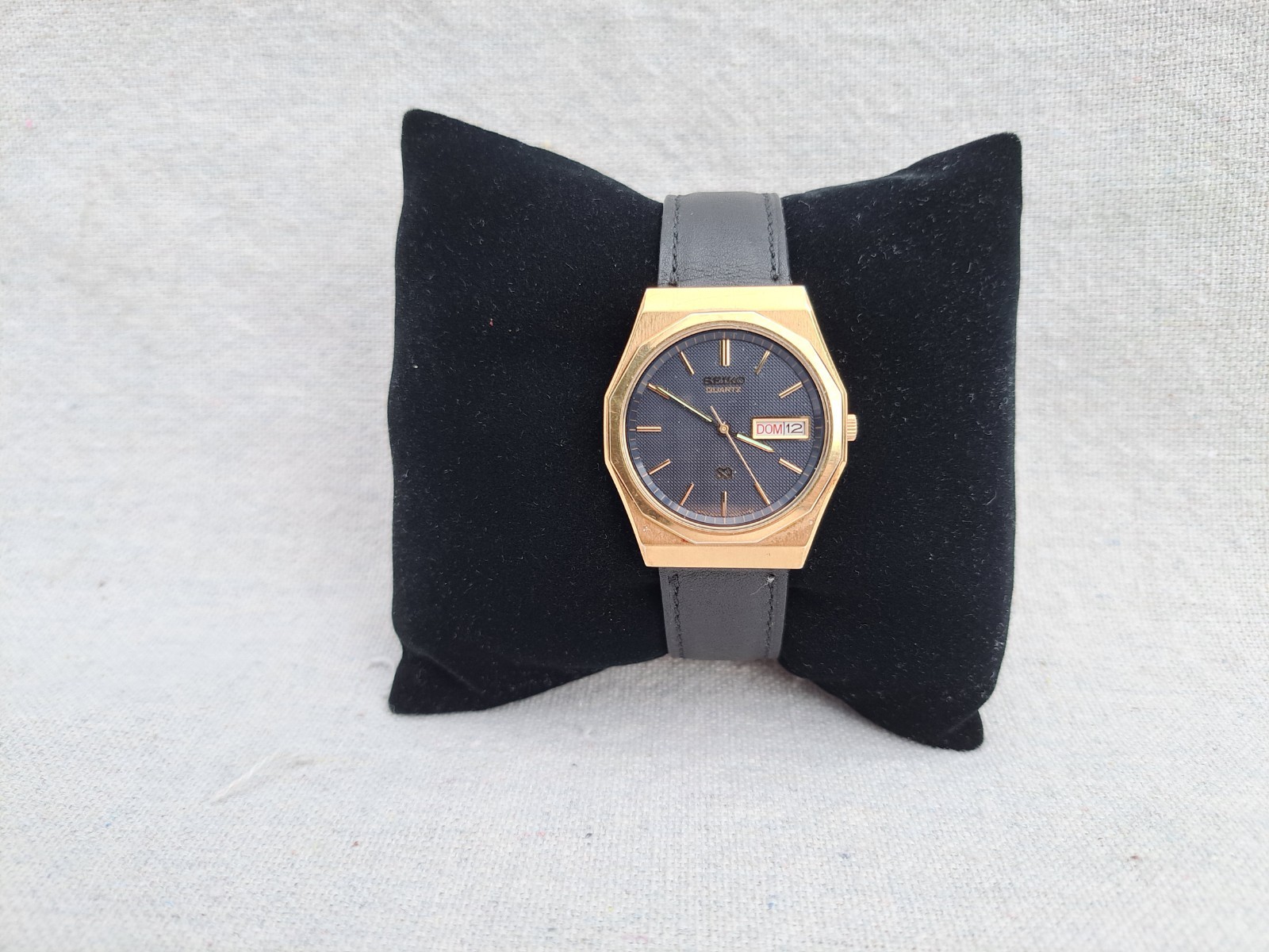Vintage 1980s Seiko Quartz SQ 8C23-6059 A4 Waffle Pie Pan Day Date Watch Runs