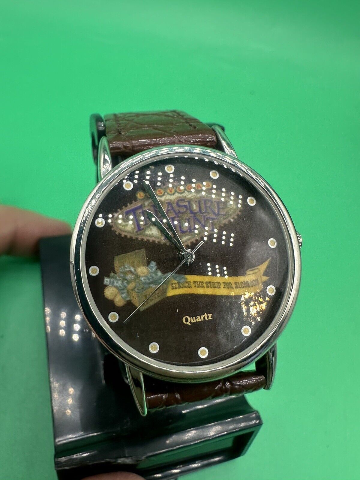 Las Vegas Treasure Hunt-Search the Strip for $1 Million Quartz Black Watch