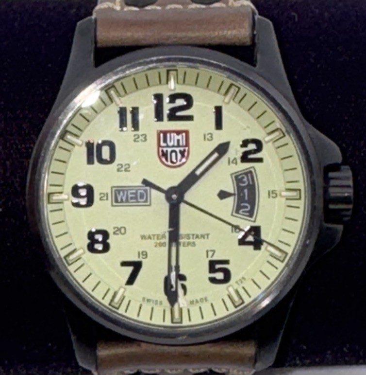 Luminox 1820 Atacama Field Watch W/Ivory Dial, Leather Strap, Day & Date (READ)