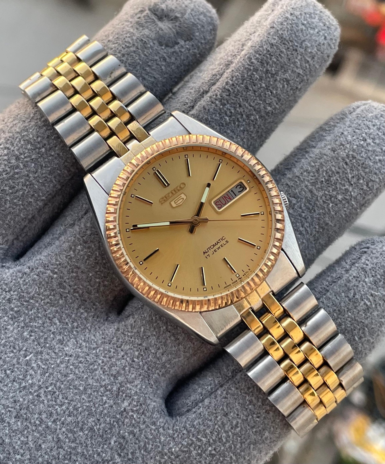 Fluted Bezel Seiko 5 Tow Tone 7009-3110 17 Jewels Wrist Watch Mens Japan