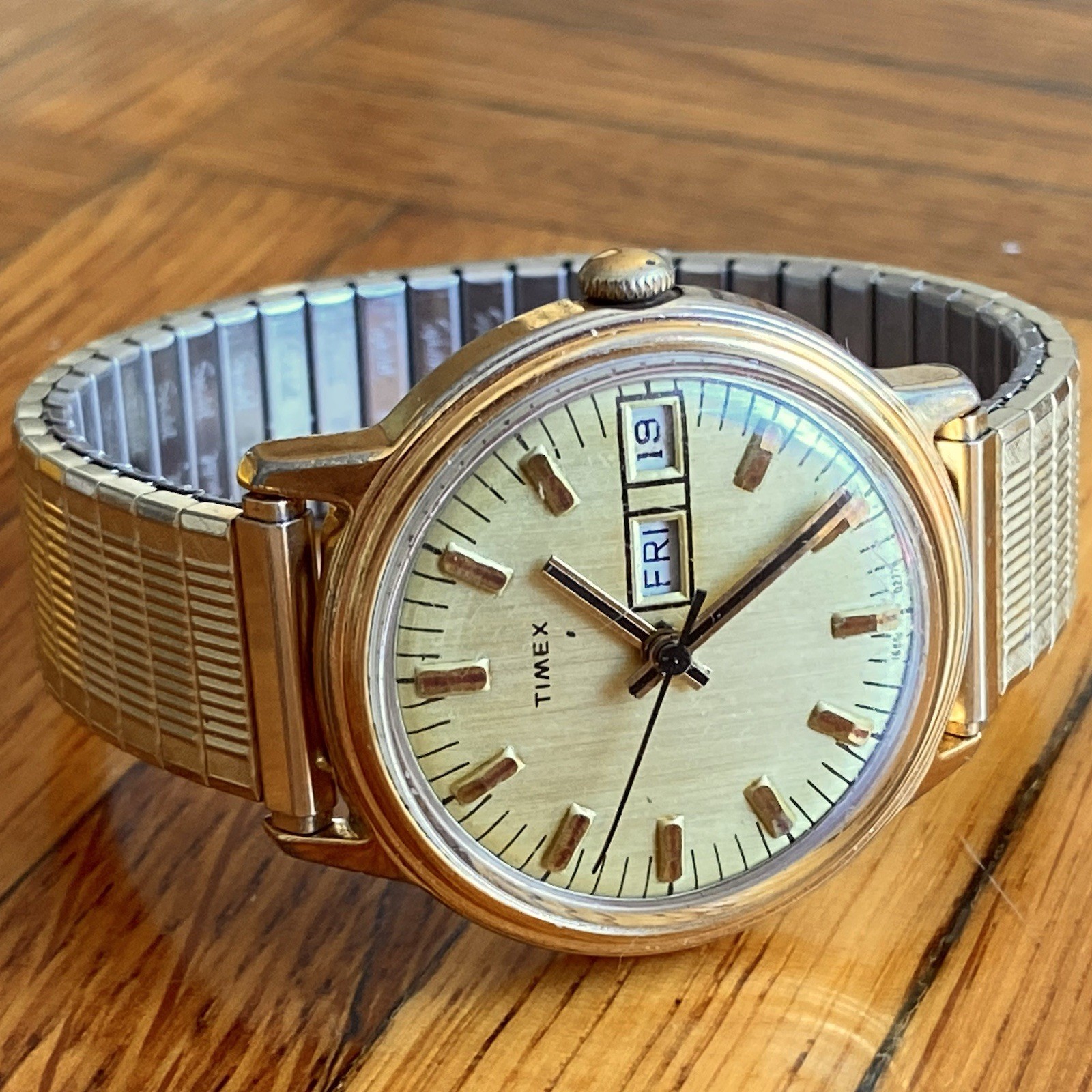 1976 Timex Mercury Day/Date Men’s 35mm Vintage Mechanical Watch Gold Tone