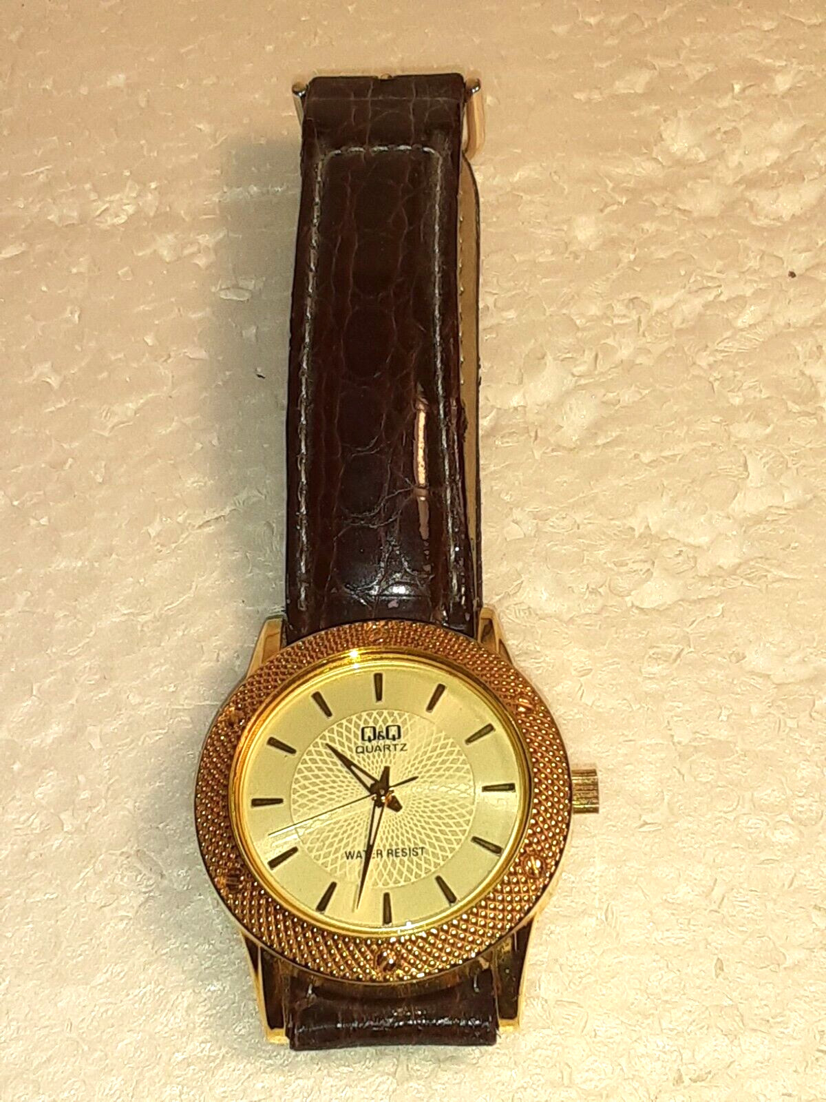 Q & Q 3 BAR WATCH RUNNING
