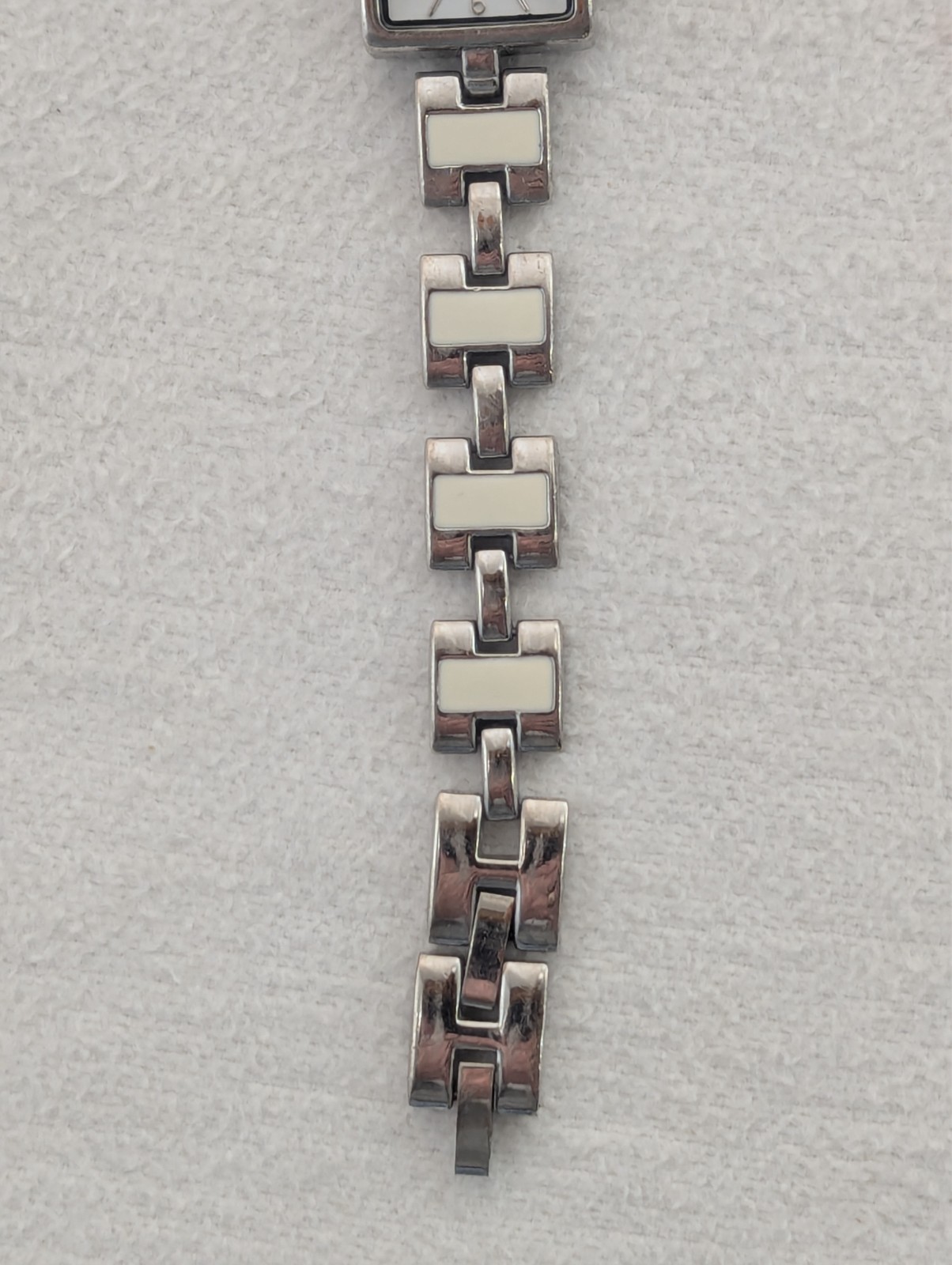 Xhilaration Wristwatch 7.75″ Band Silver & White Tone New Battery Japan Movement