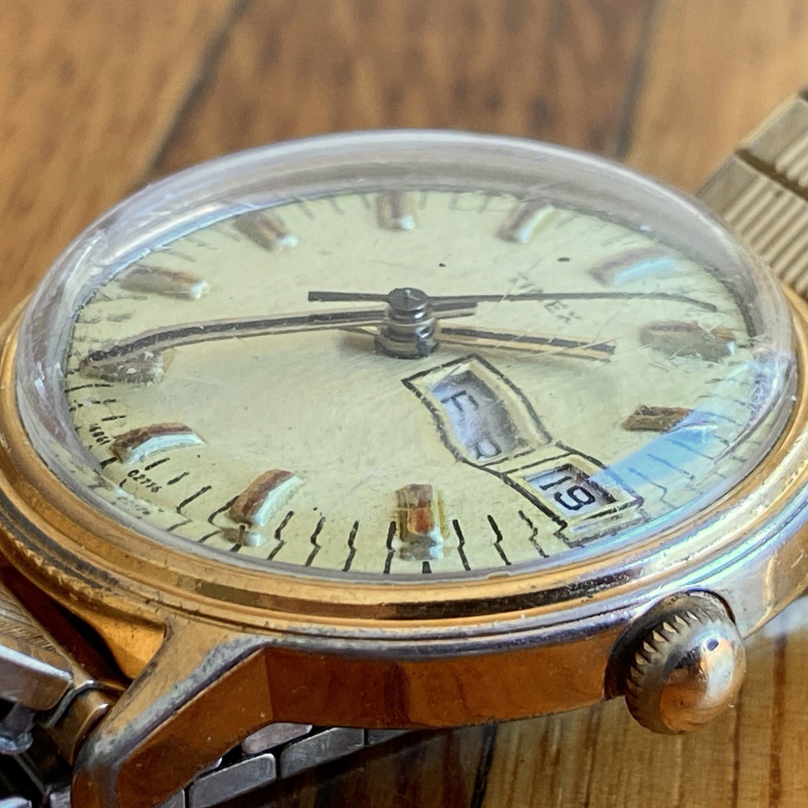 1976 Timex Mercury Day/Date Men’s 35mm Vintage Mechanical Watch Gold Tone