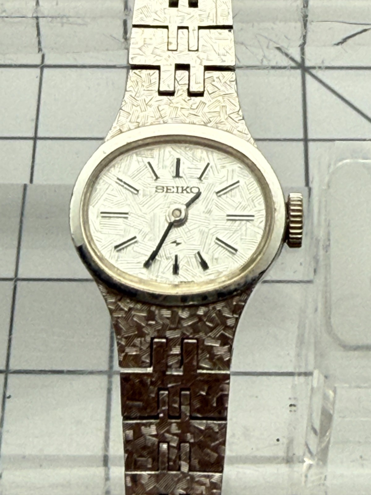 Seiko 11-7619 17mm Hand-Wind Mechanical Silver Textured Dial Dress Bracelet
