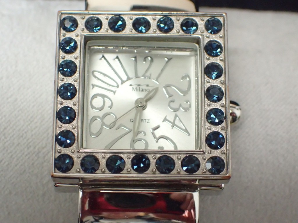 Milano Women’s Fashion Watch w/ (7) Interchangeable Magnetic Accent Faces