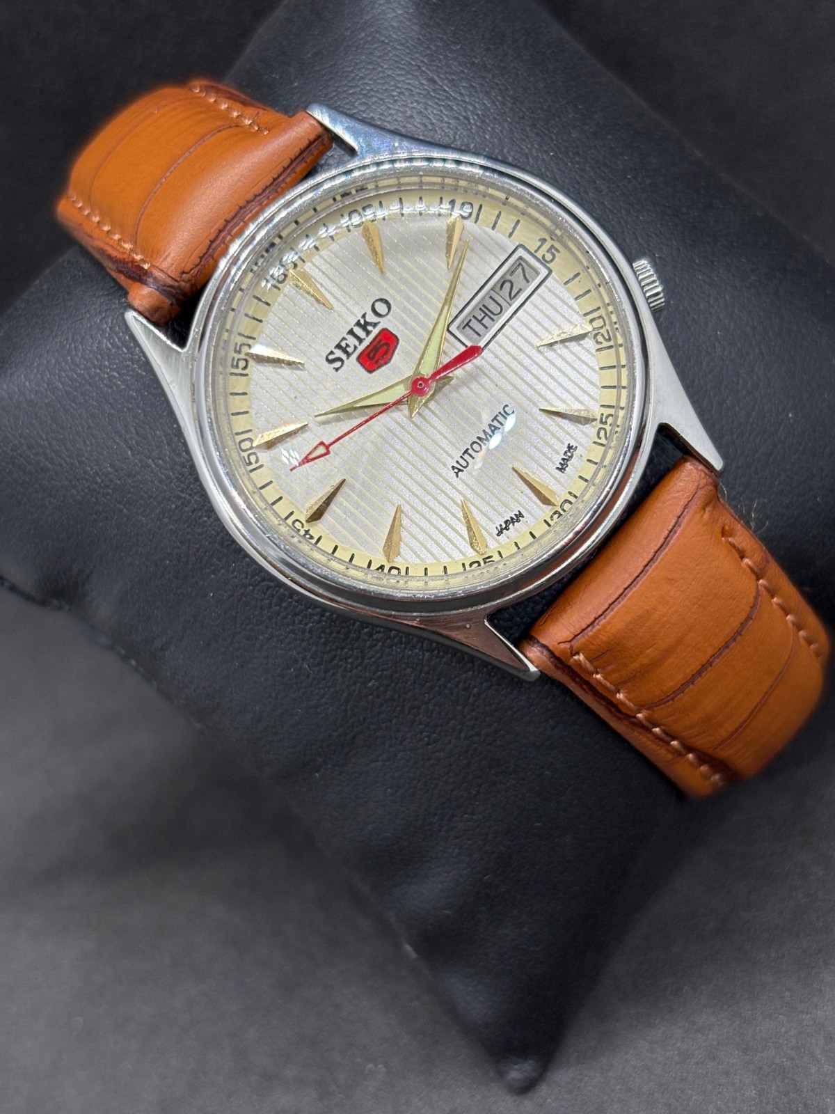 Vintage Seiko 5 Automatic Day/Date Japanese Men’s Wrist Watch