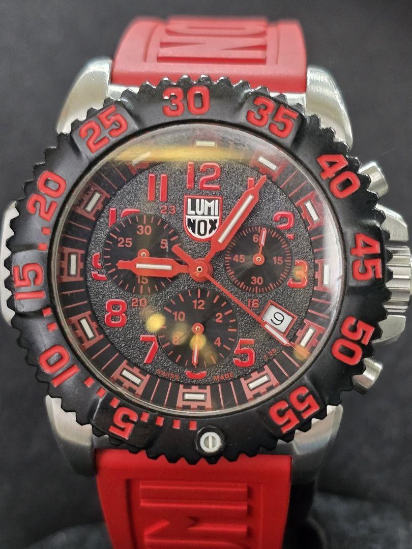 Luminox Chronograph Series 3180 Quartz Men’s Wristwatch Black & Red Dial Case