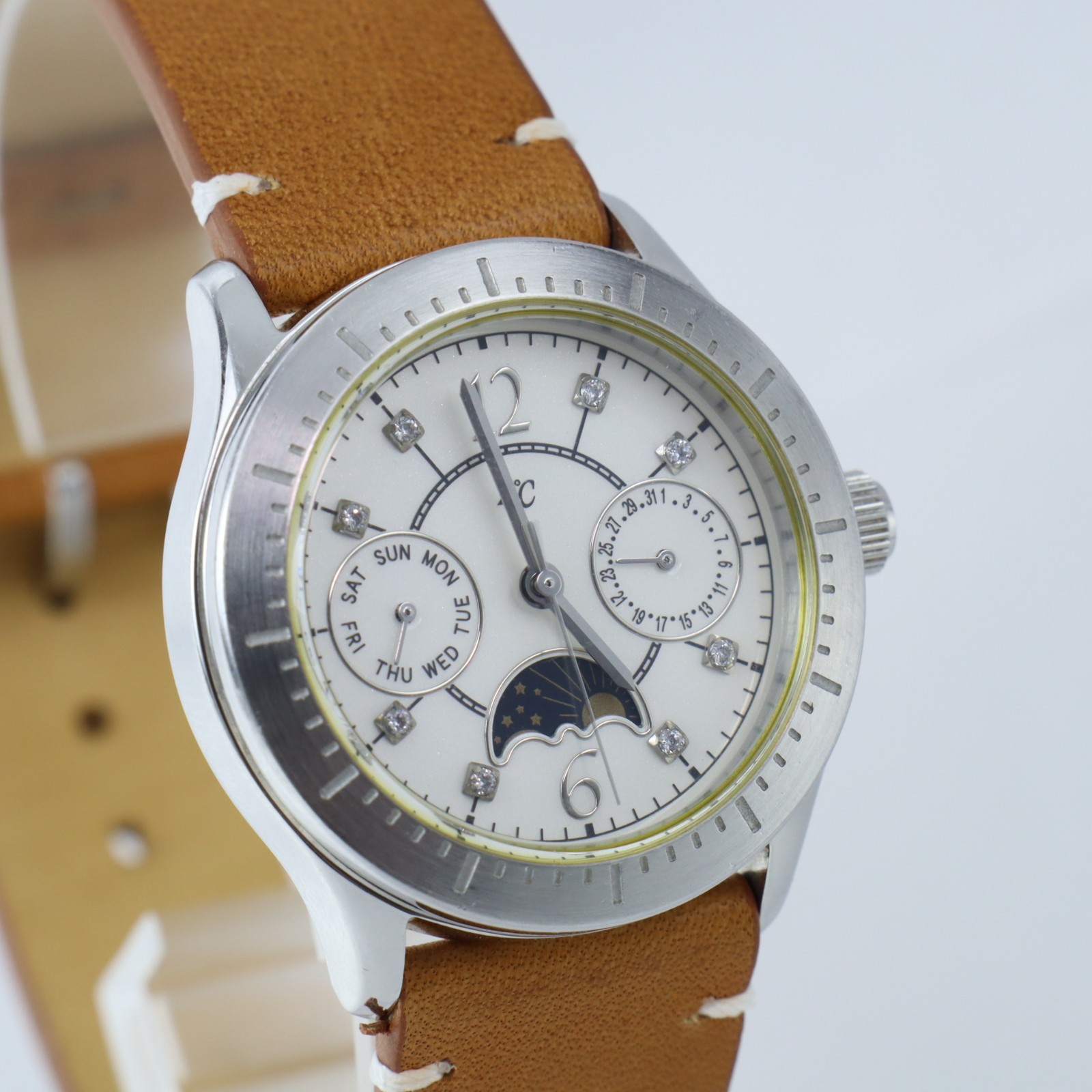 4℃ Moon Phase Watch 32mm White Dial with Rhinestone Accents Made in Japan